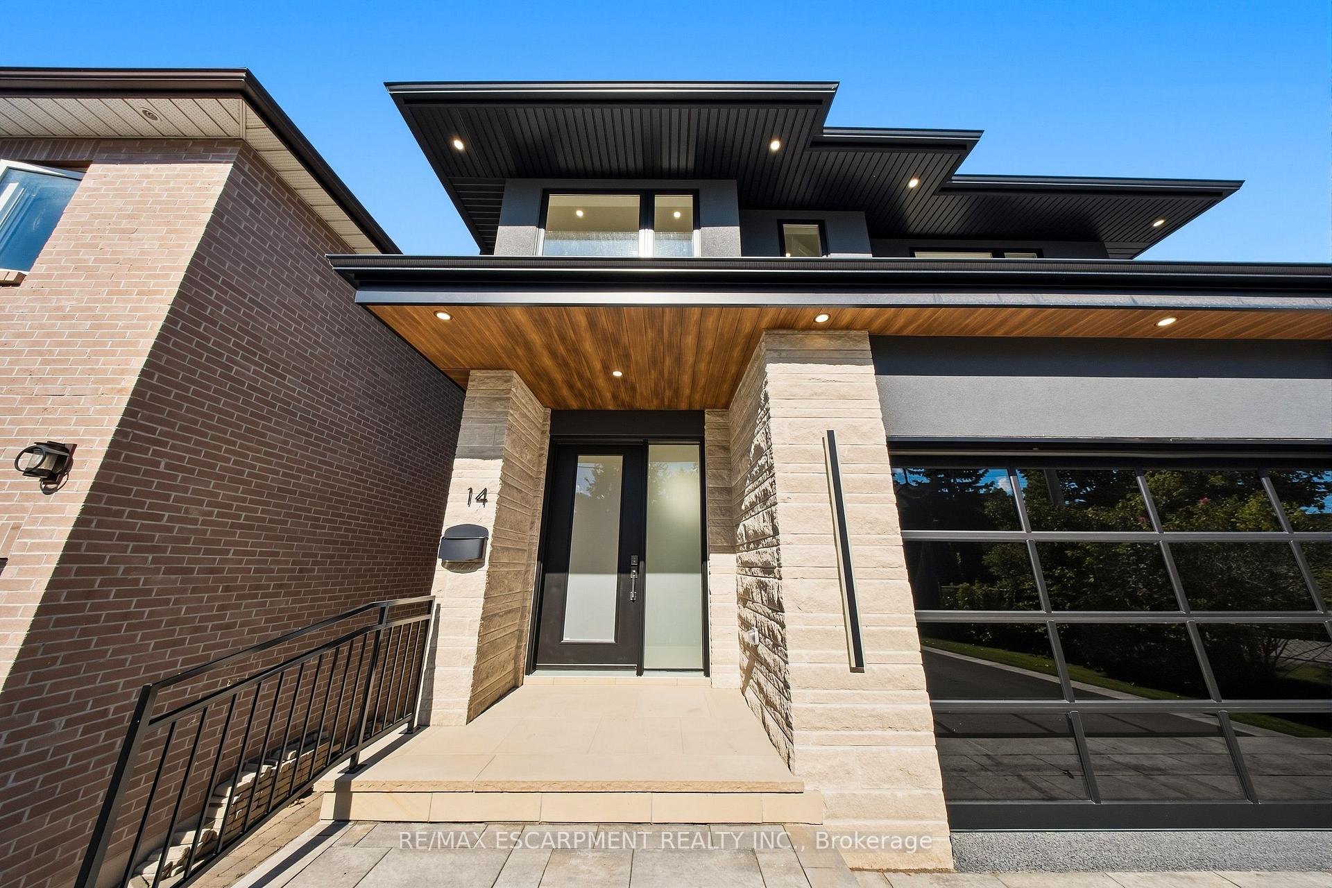 Photo 5 of 14 Kentroyal Drive, Etobicoke, Edenbridge-Humber Valley — HOMEH
