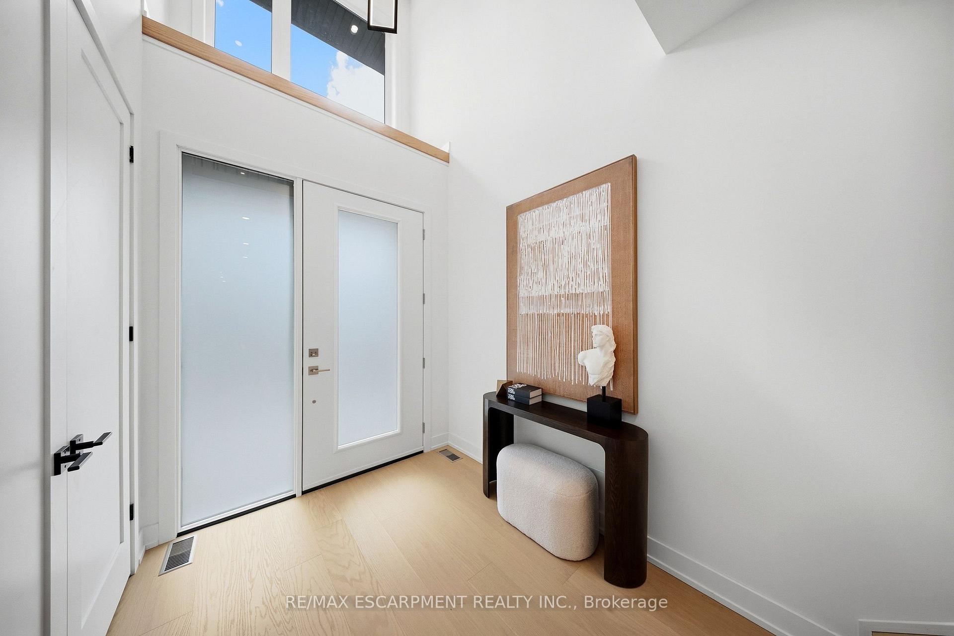Photo 6 of 14 Kentroyal Drive, Etobicoke, Edenbridge-Humber Valley — HOMEH