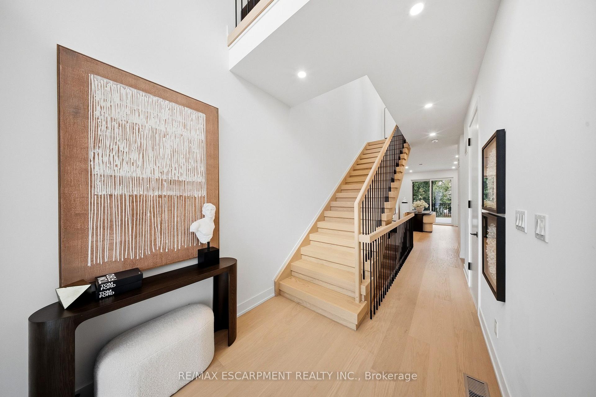 Photo 7 of 14 Kentroyal Drive, Etobicoke, Edenbridge-Humber Valley — HOMEH