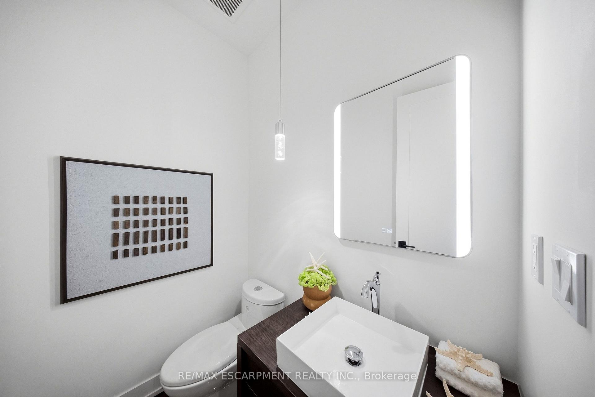 Photo 8 of 14 Kentroyal Drive, Etobicoke, Edenbridge-Humber Valley — HOMEH