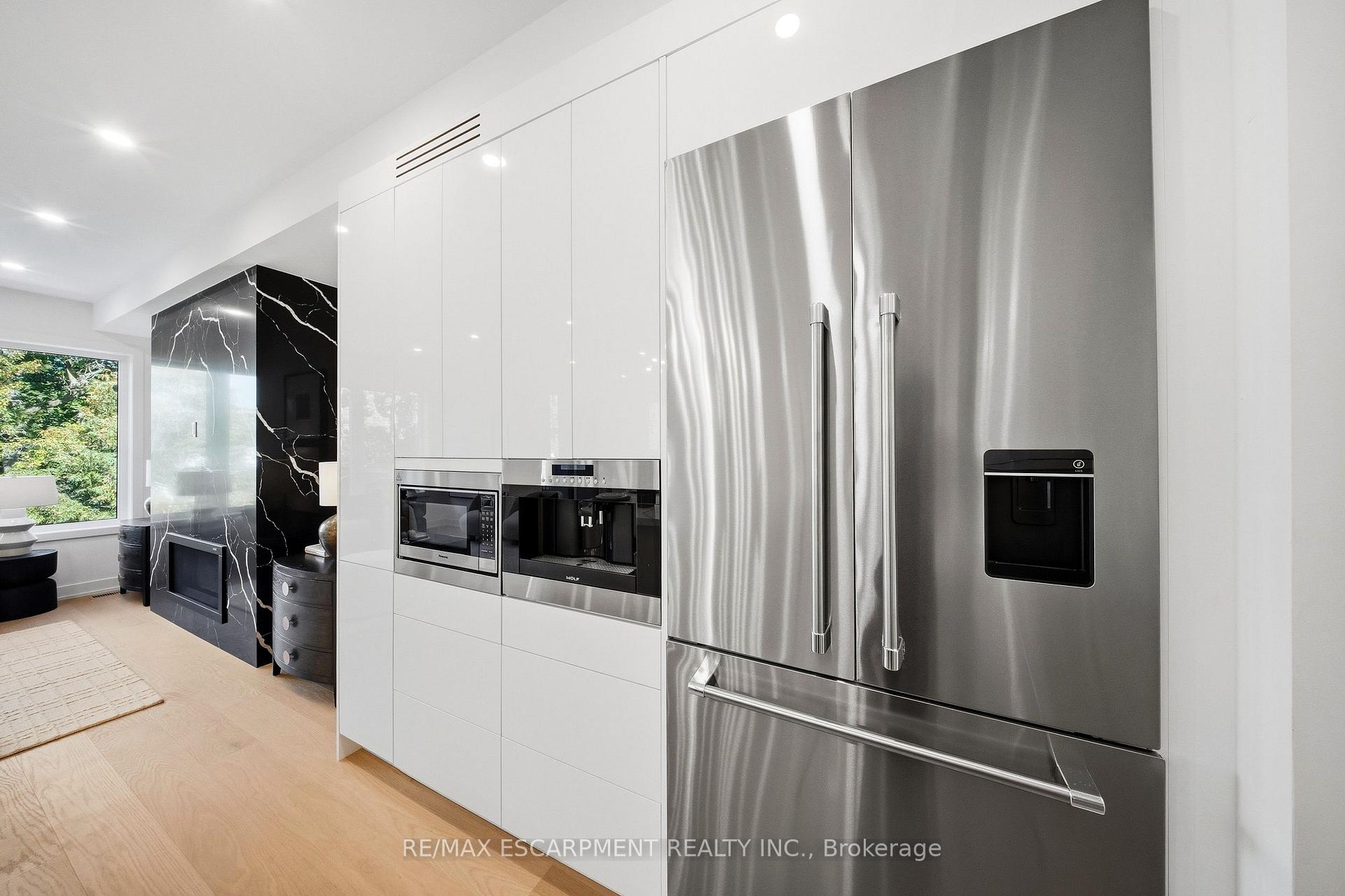 Photo 12 of 14 Kentroyal Drive, Etobicoke, Edenbridge-Humber Valley — HOMEH