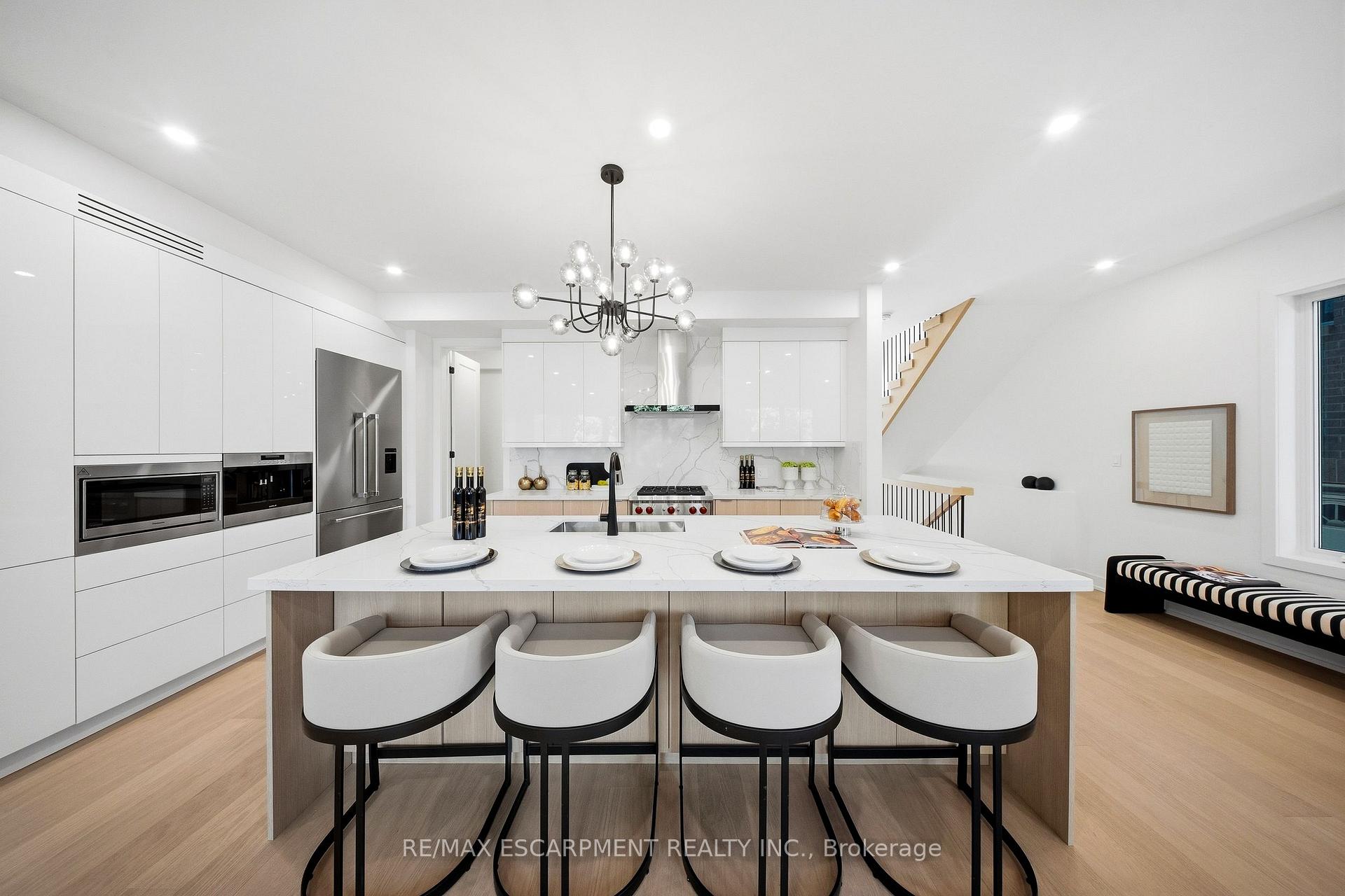 Photo 13 of 14 Kentroyal Drive, Etobicoke, Edenbridge-Humber Valley — HOMEH