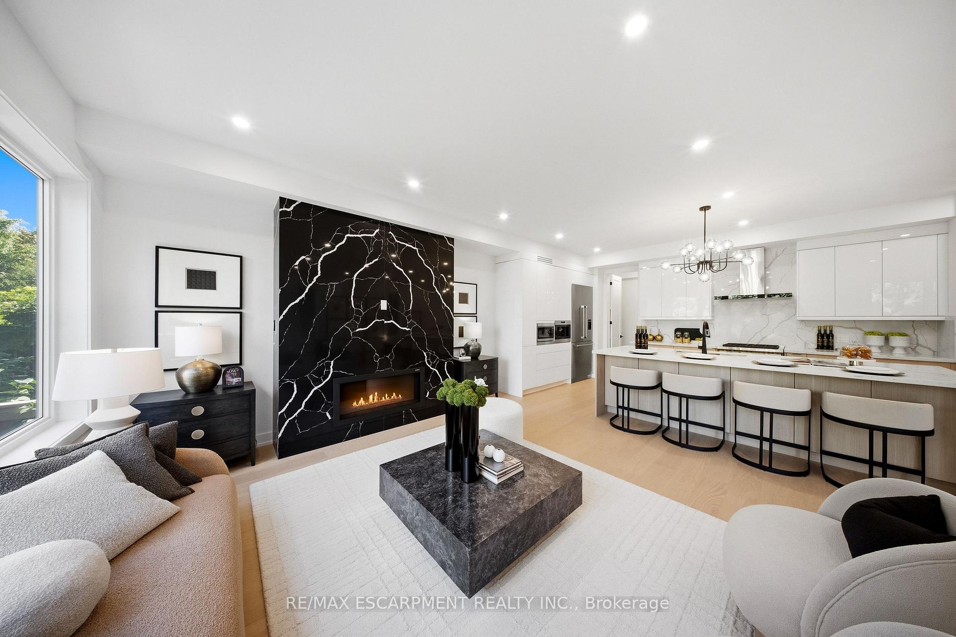 Photo 15 of 14 Kentroyal Drive, Etobicoke, Edenbridge-Humber Valley — HOMEH