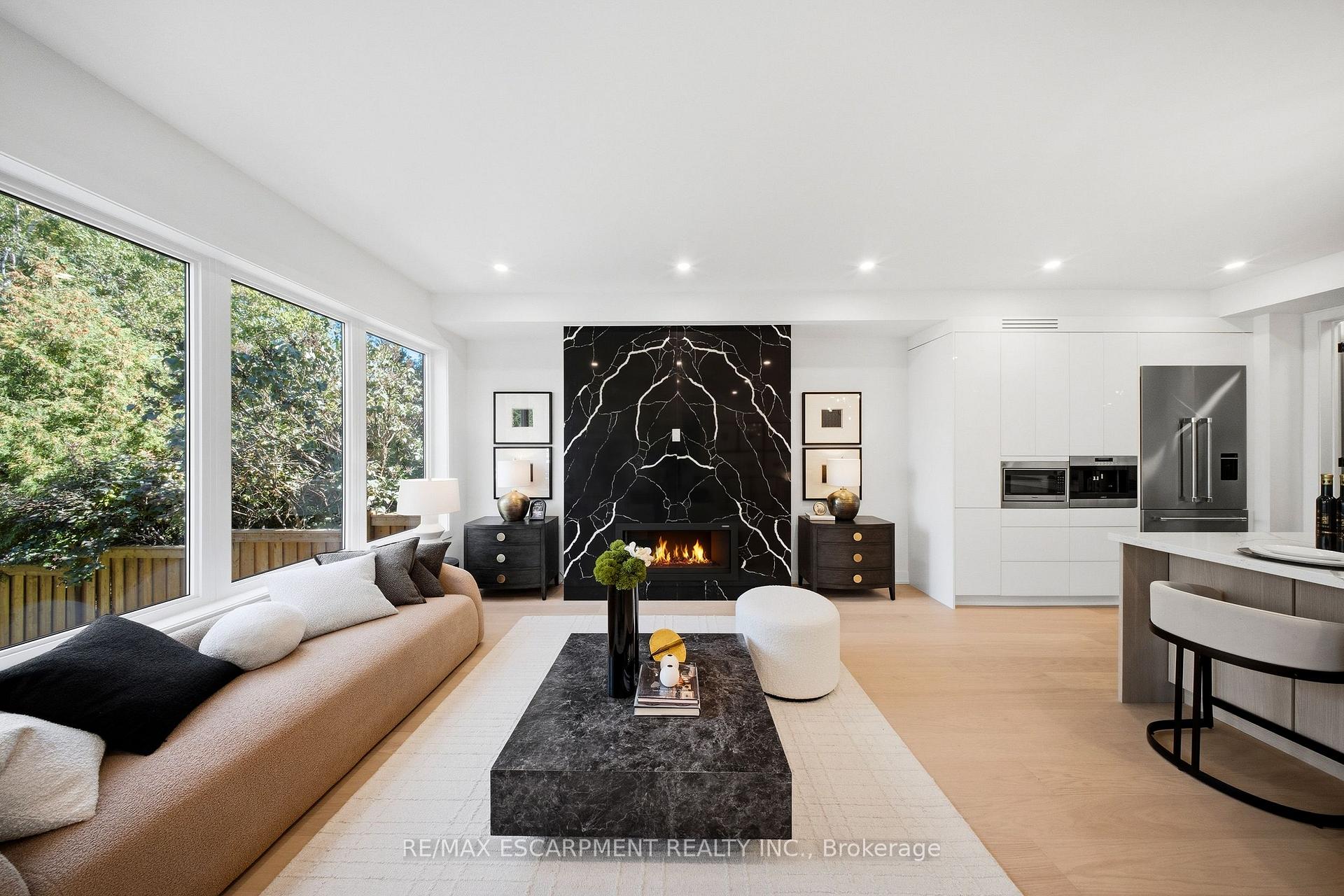 Photo 16 of 14 Kentroyal Drive, Etobicoke, Edenbridge-Humber Valley — HOMEH