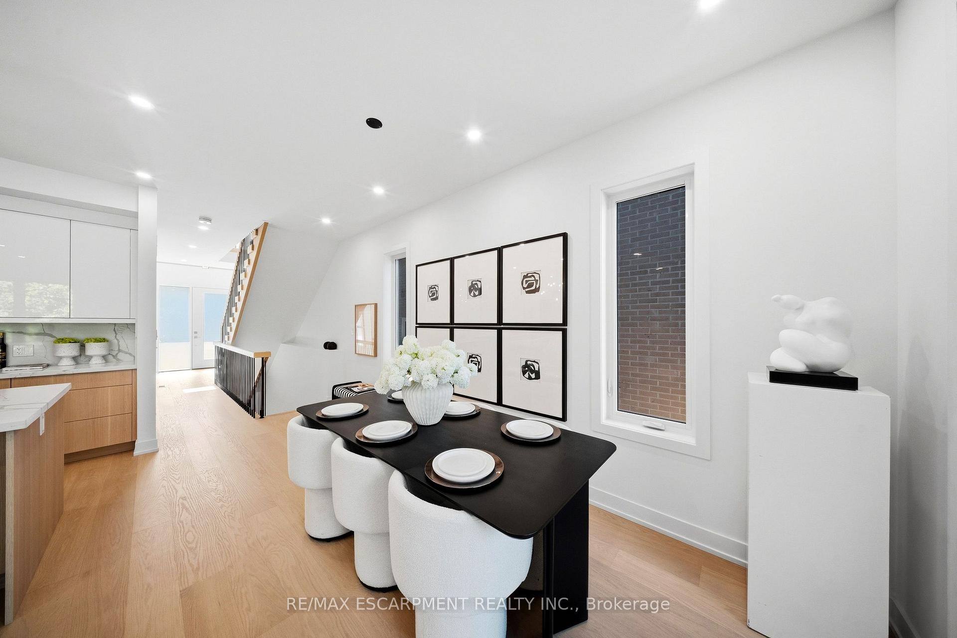 Photo 17 of 14 Kentroyal Drive, Etobicoke, Edenbridge-Humber Valley — HOMEH