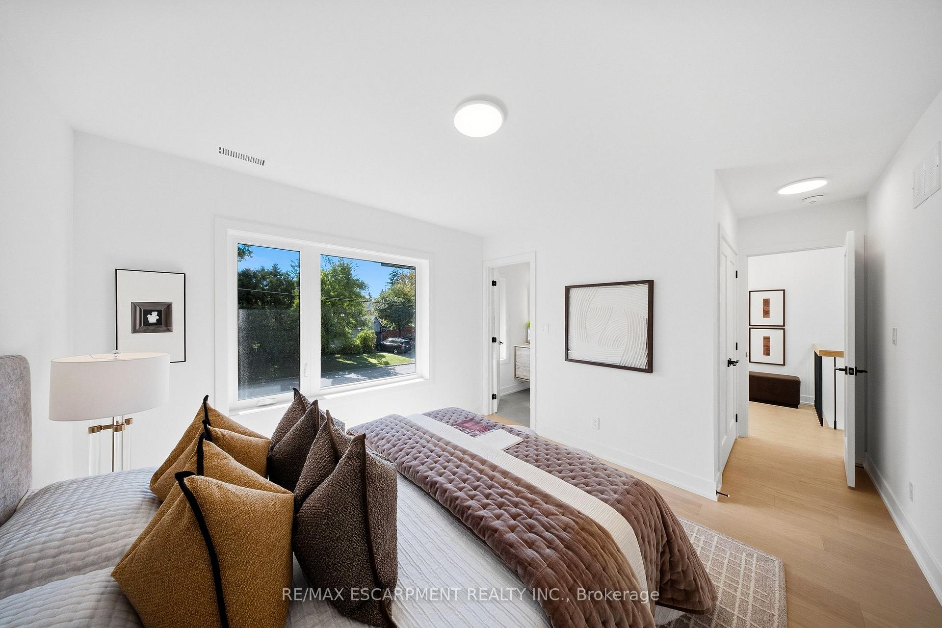 Photo 20 of 14 Kentroyal Drive, Etobicoke, Edenbridge-Humber Valley — HOMEH