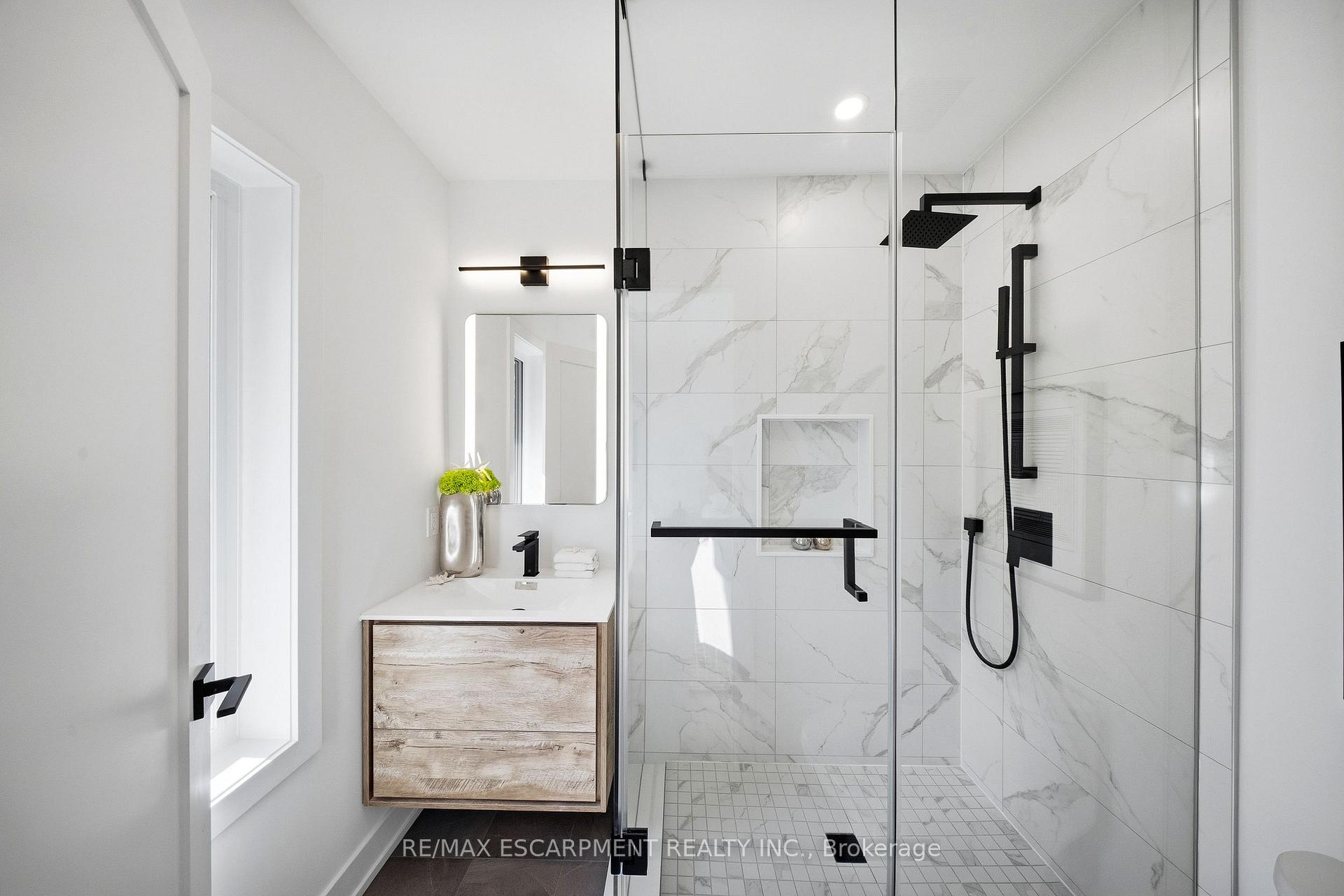 Photo 21 of 14 Kentroyal Drive, Etobicoke, Edenbridge-Humber Valley — HOMEH