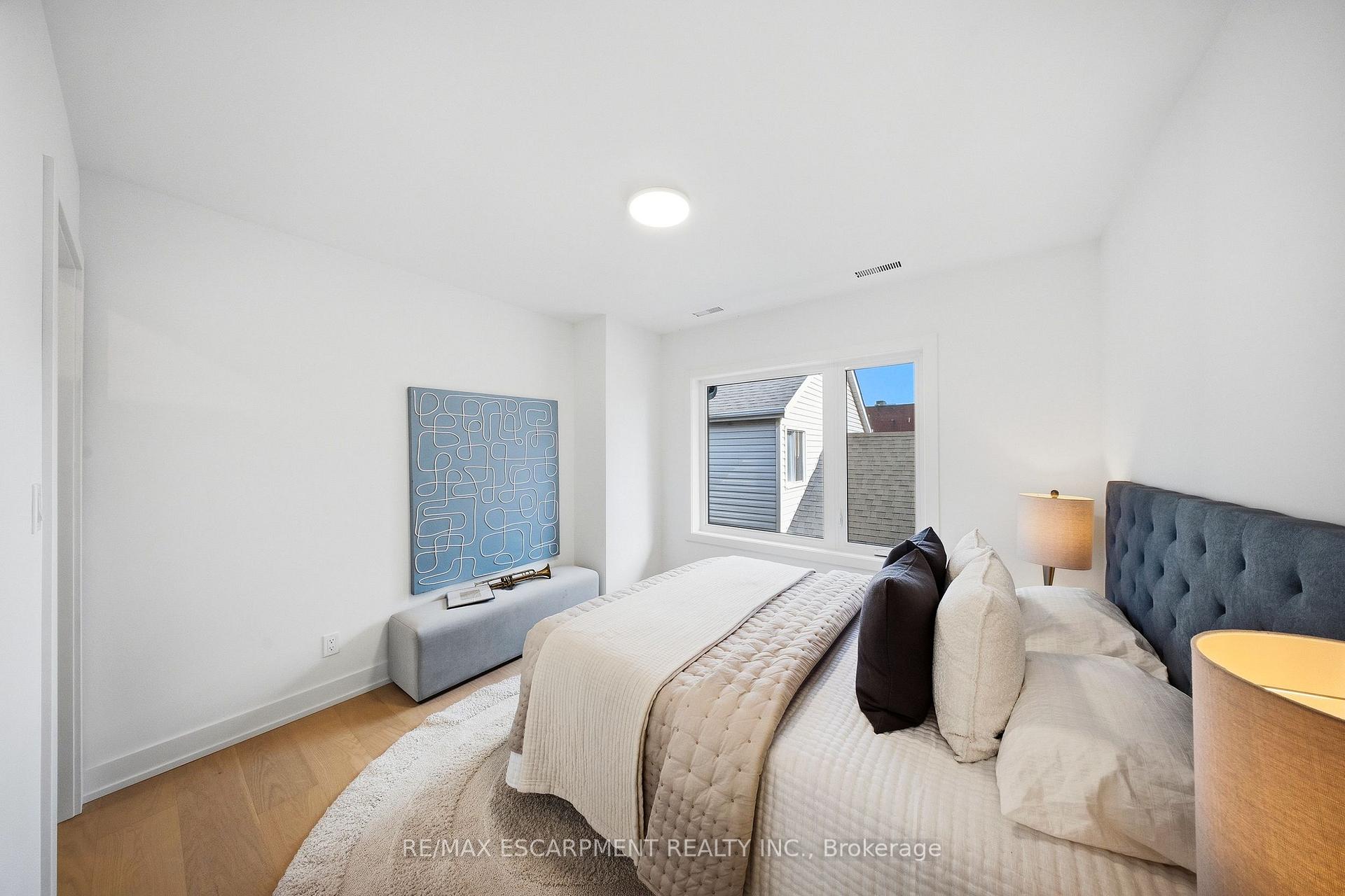 Photo 22 of 14 Kentroyal Drive, Etobicoke, Edenbridge-Humber Valley — HOMEH