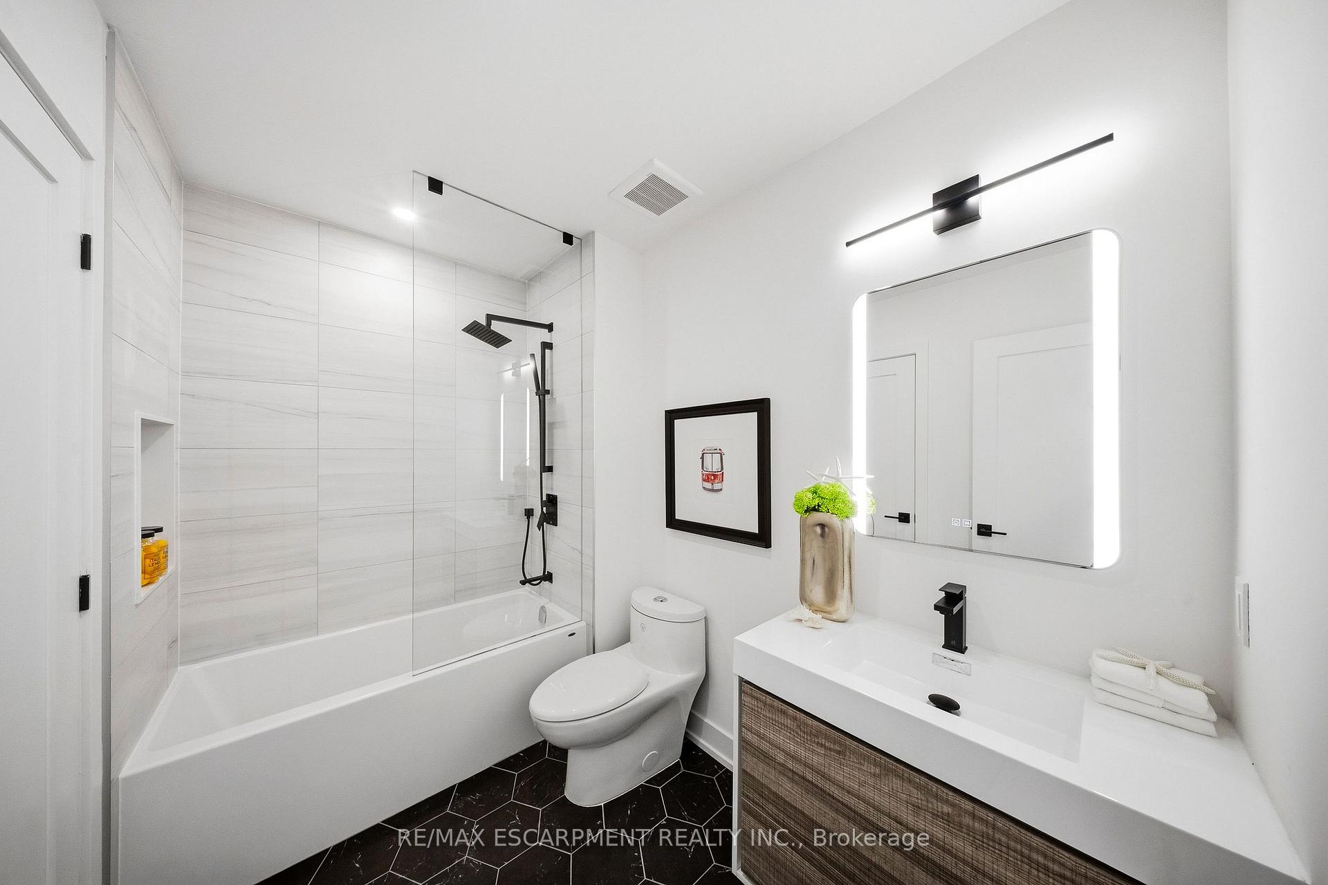 Photo 23 of 14 Kentroyal Drive, Etobicoke, Edenbridge-Humber Valley — HOMEH