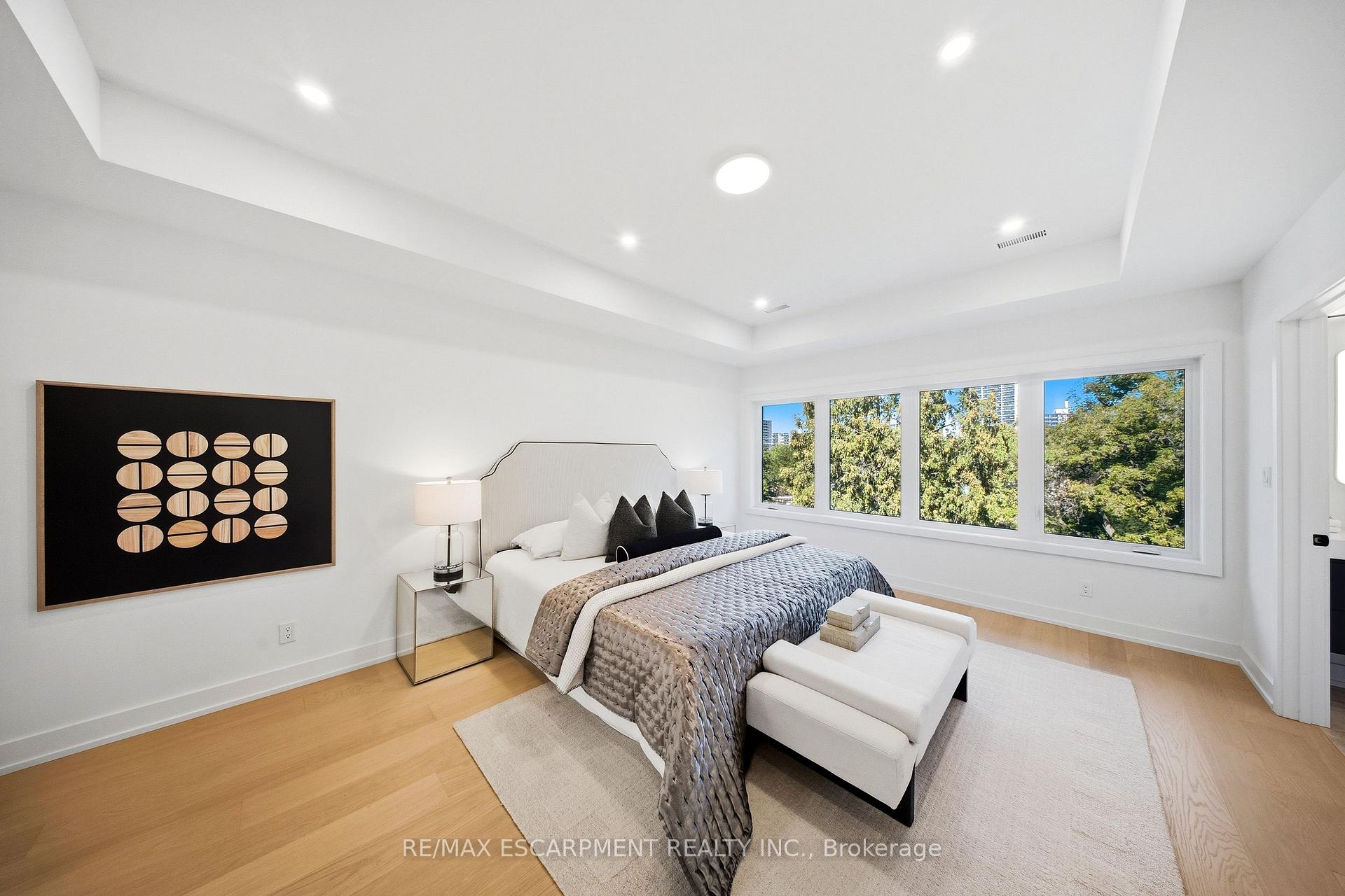 Photo 25 of 14 Kentroyal Drive, Etobicoke, Edenbridge-Humber Valley — HOMEH