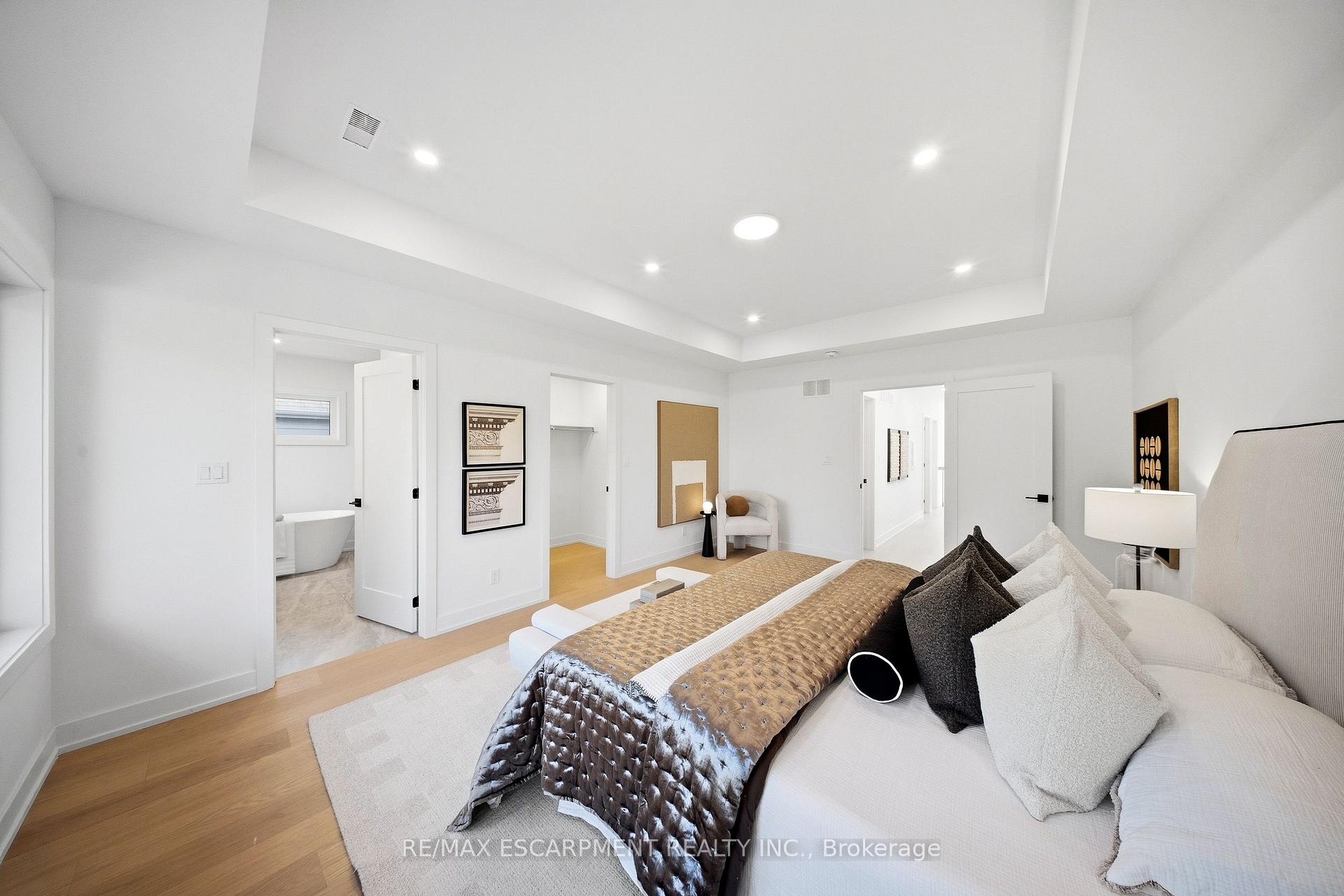 Photo 26 of 14 Kentroyal Drive, Etobicoke, Edenbridge-Humber Valley — HOMEH