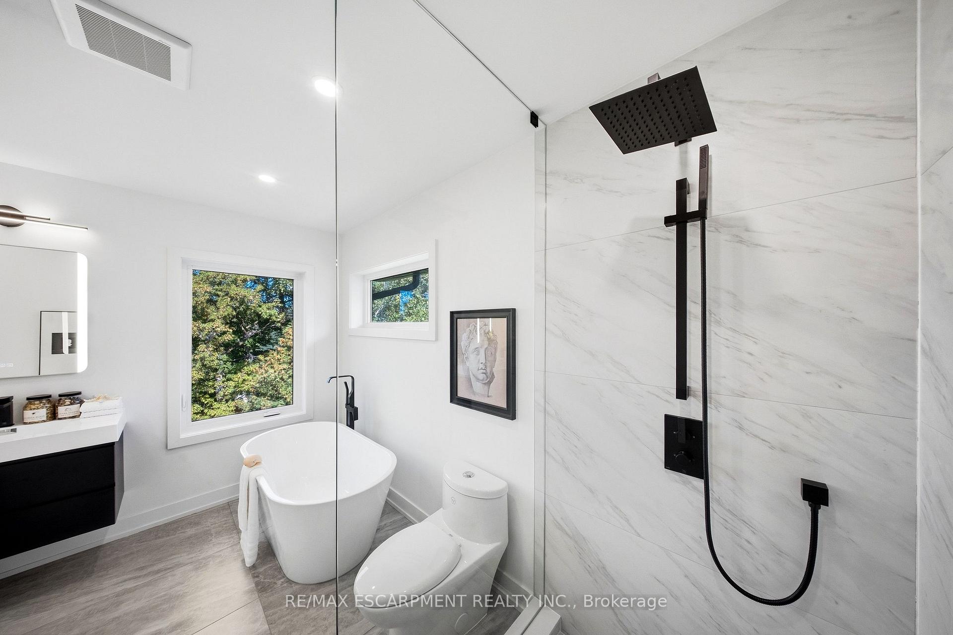 Photo 28 of 14 Kentroyal Drive, Etobicoke, Edenbridge-Humber Valley — HOMEH