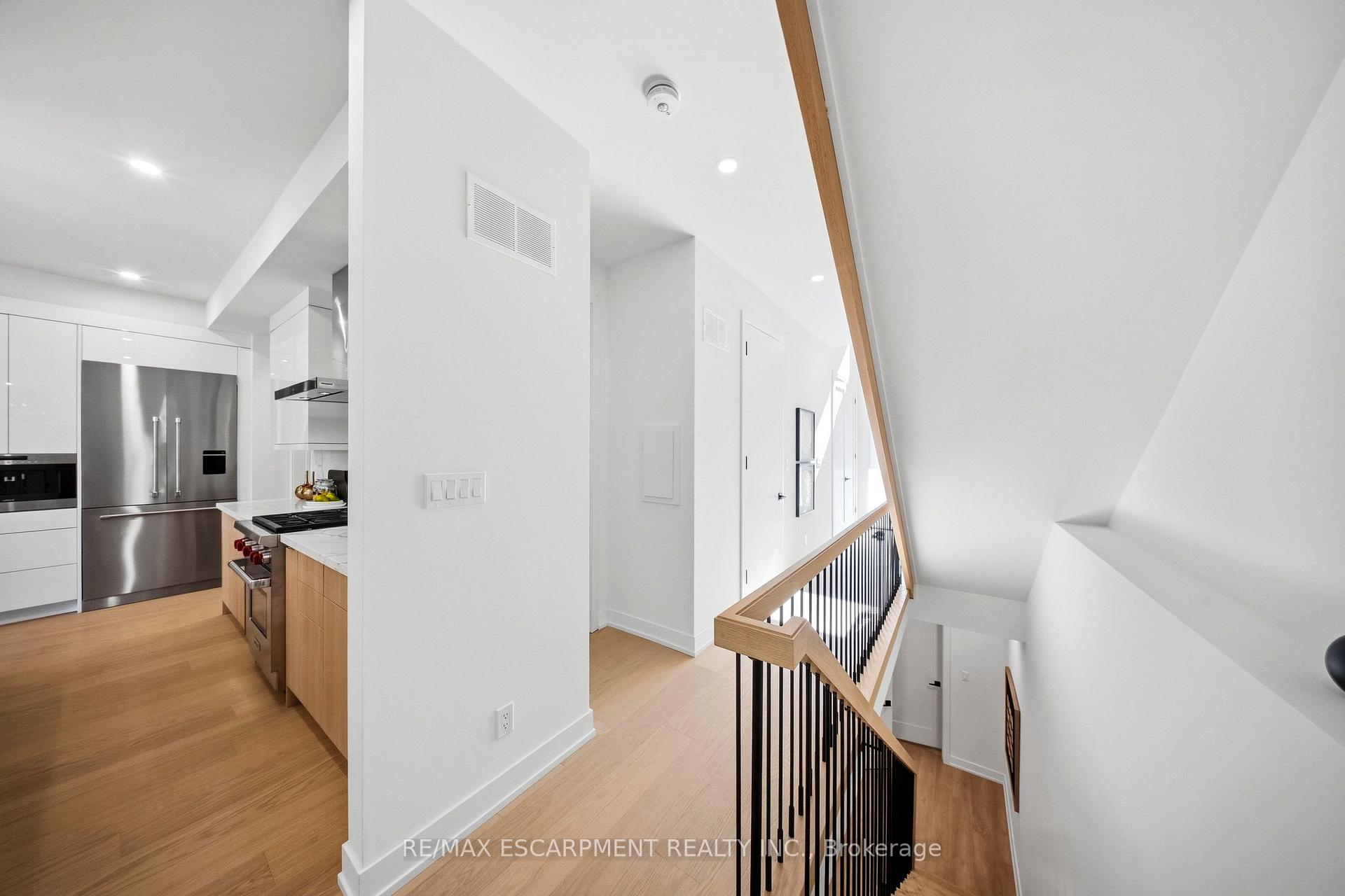 Photo 29 of 14 Kentroyal Drive, Etobicoke, Edenbridge-Humber Valley — HOMEH