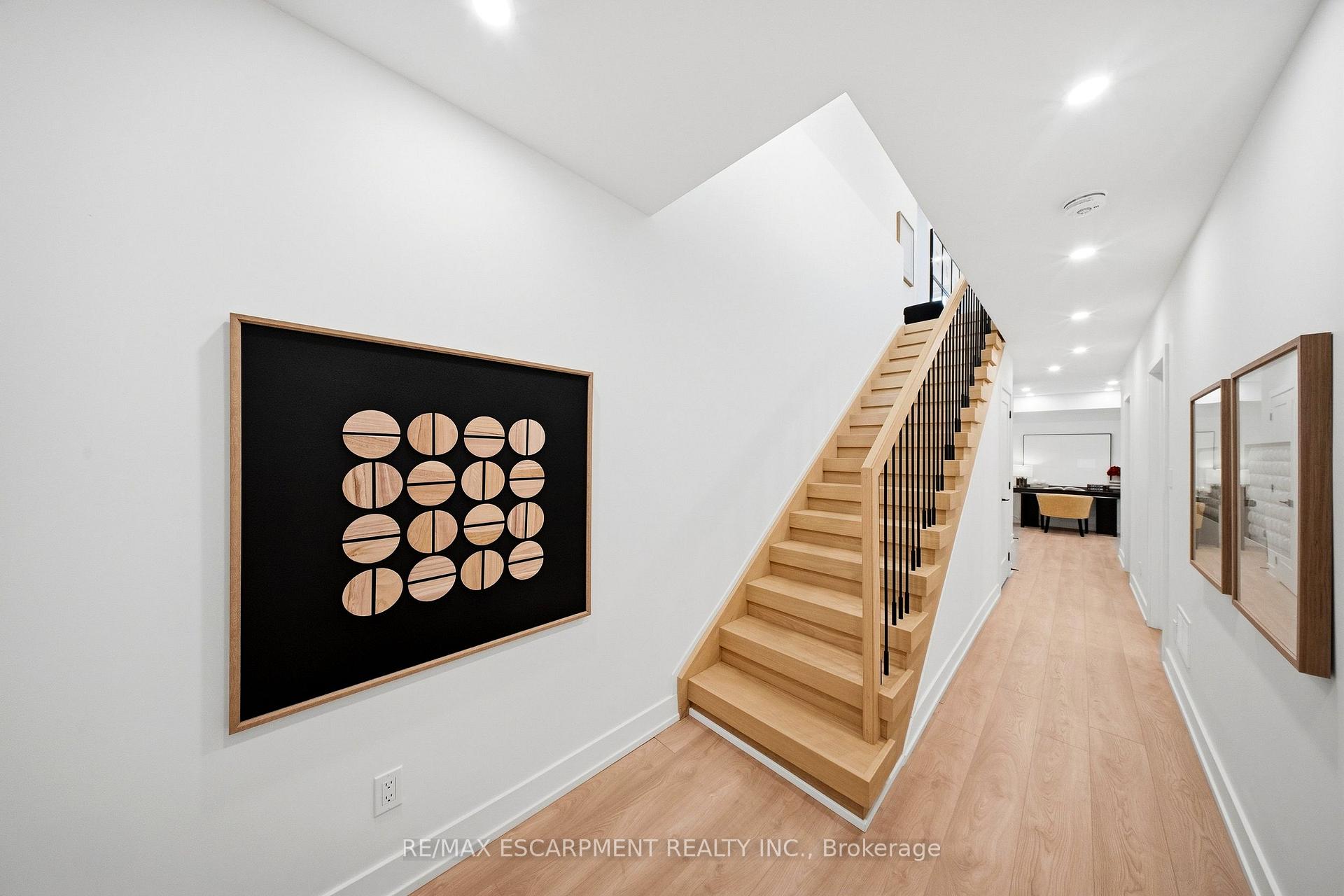 Photo 30 of 14 Kentroyal Drive, Etobicoke, Edenbridge-Humber Valley — HOMEH