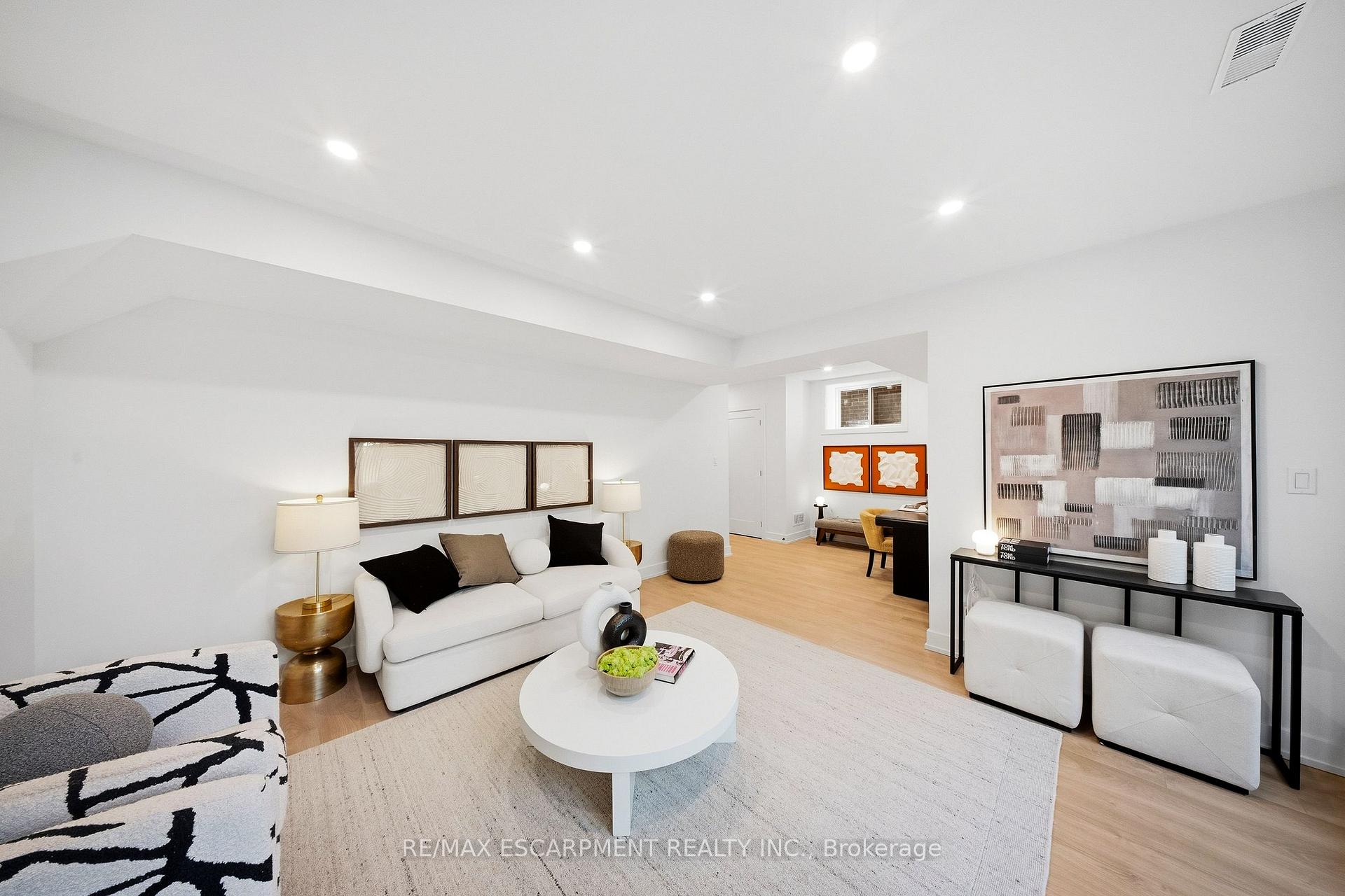 Photo 34 of 14 Kentroyal Drive, Etobicoke, Edenbridge-Humber Valley — HOMEH
