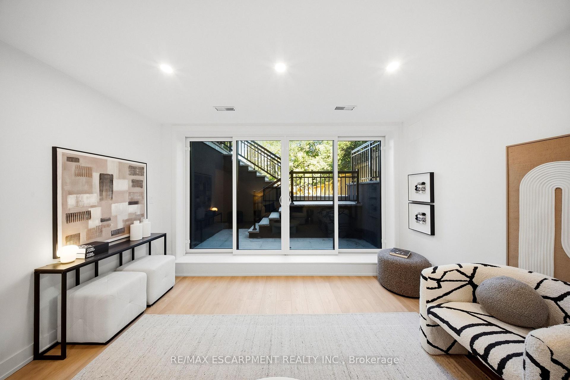 Photo 35 of 14 Kentroyal Drive, Etobicoke, Edenbridge-Humber Valley — HOMEH