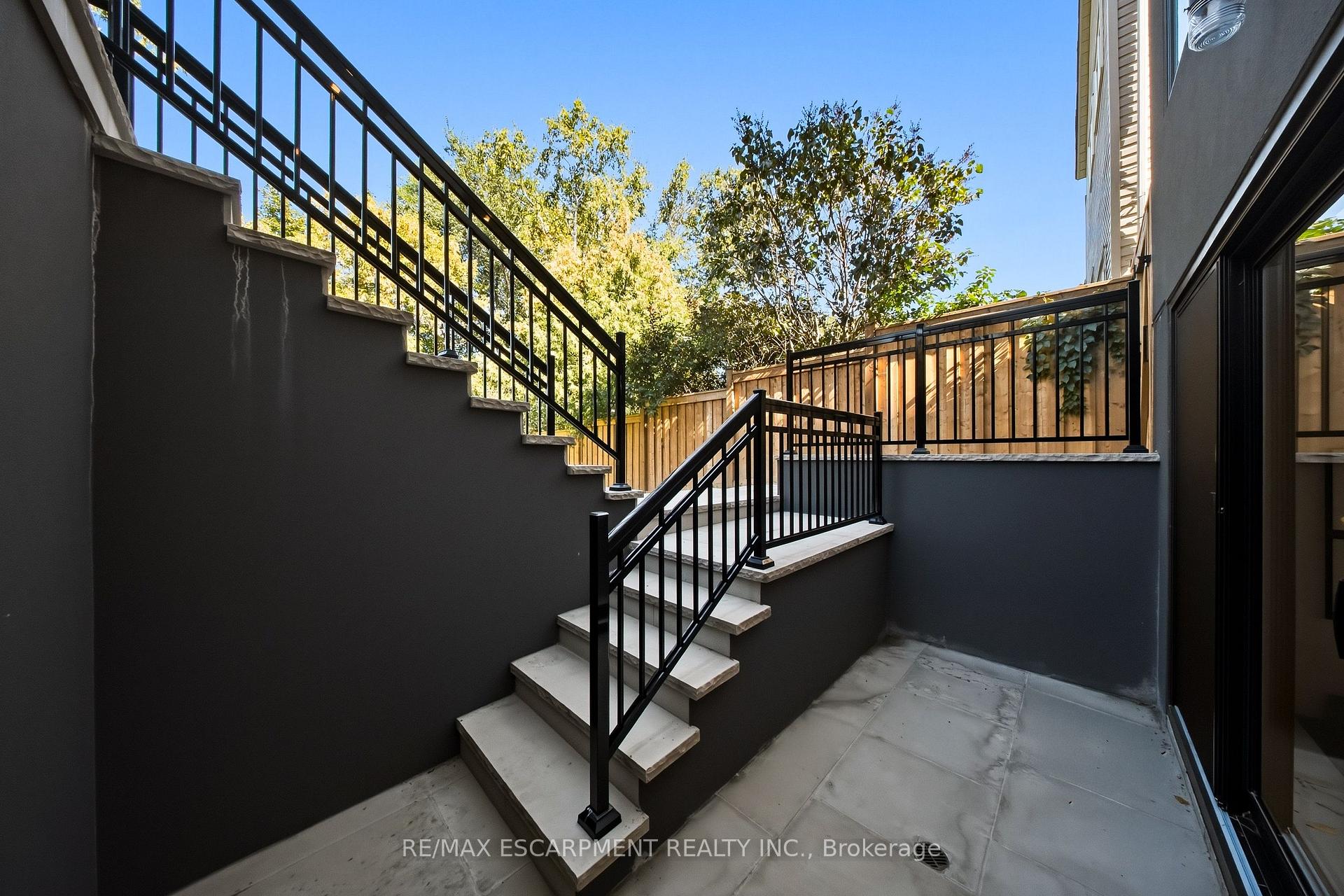 Photo 36 of 14 Kentroyal Drive, Etobicoke, Edenbridge-Humber Valley — HOMEH