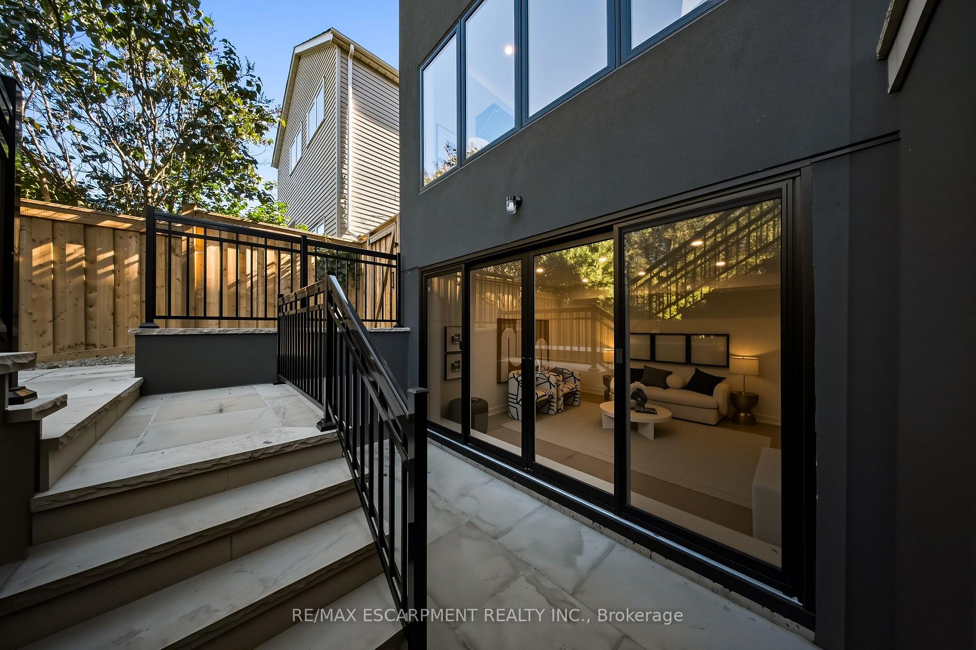 Photo 37 of 14 Kentroyal Drive, Etobicoke, Edenbridge-Humber Valley — HOMEH