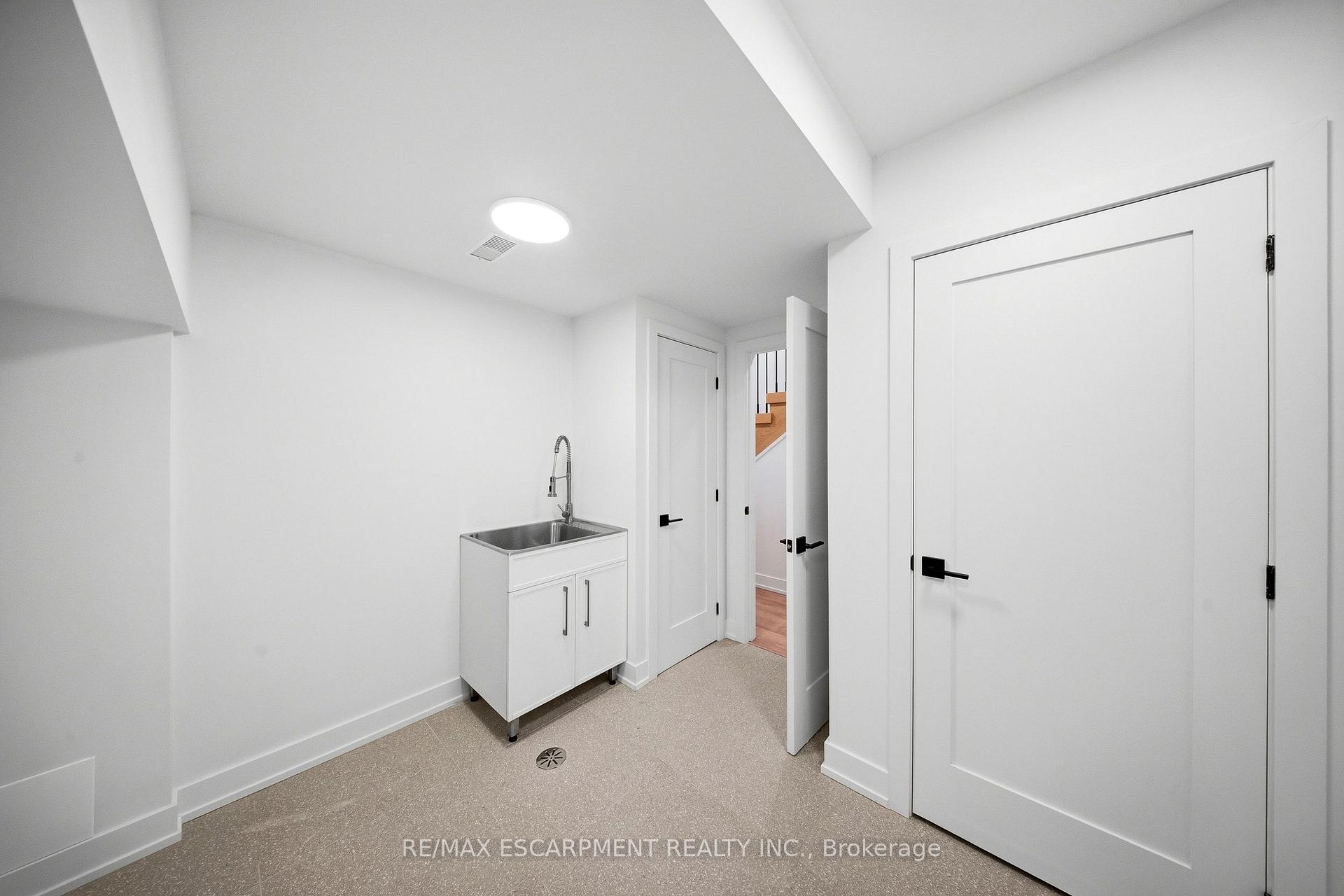 Photo 38 of 14 Kentroyal Drive, Etobicoke, Edenbridge-Humber Valley — HOMEH