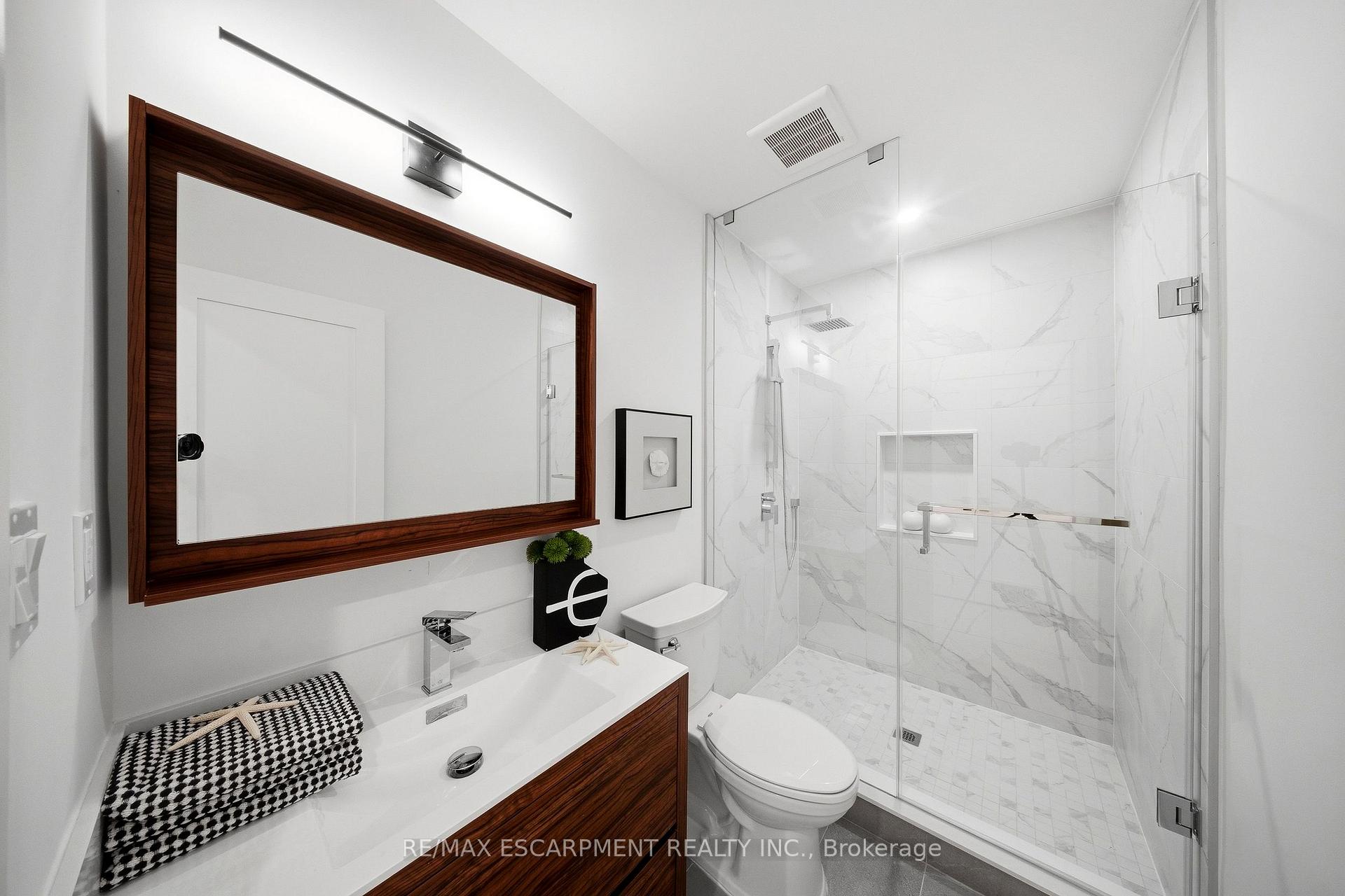 Photo 39 of 14 Kentroyal Drive, Etobicoke, Edenbridge-Humber Valley — HOMEH