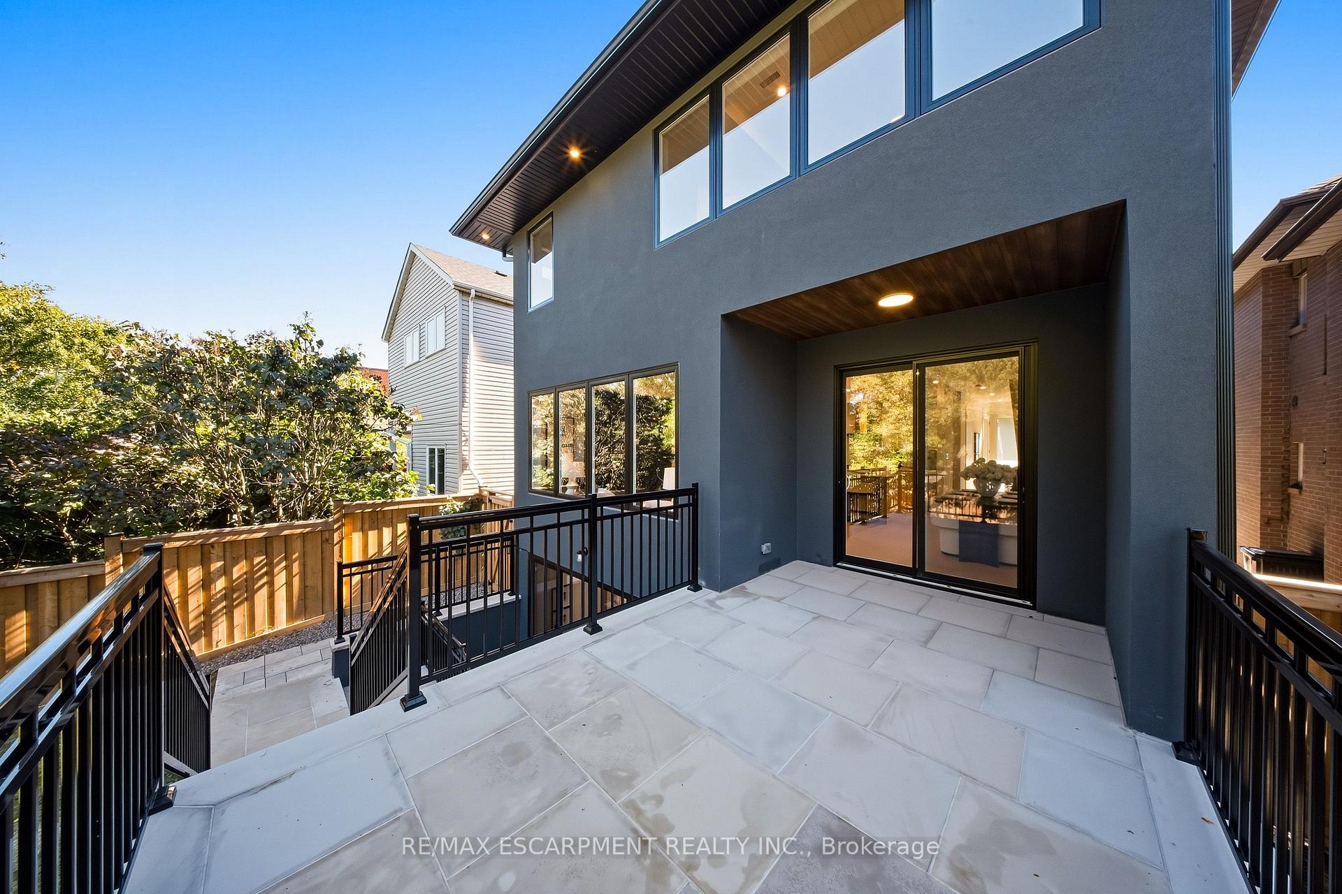 Photo 41 of 14 Kentroyal Drive, Etobicoke, Edenbridge-Humber Valley — HOMEH
