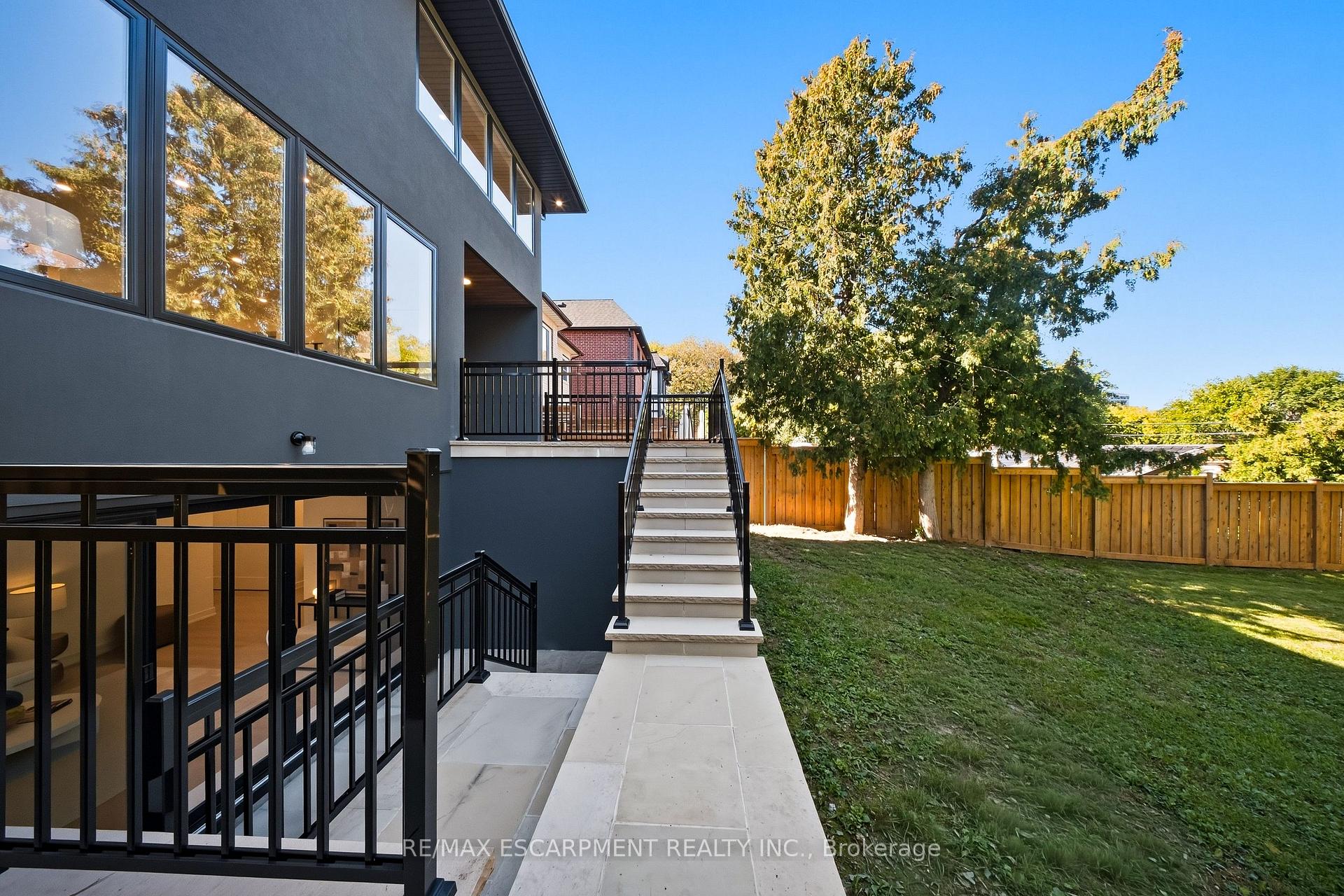 Photo 42 of 14 Kentroyal Drive, Etobicoke, Edenbridge-Humber Valley — HOMEH