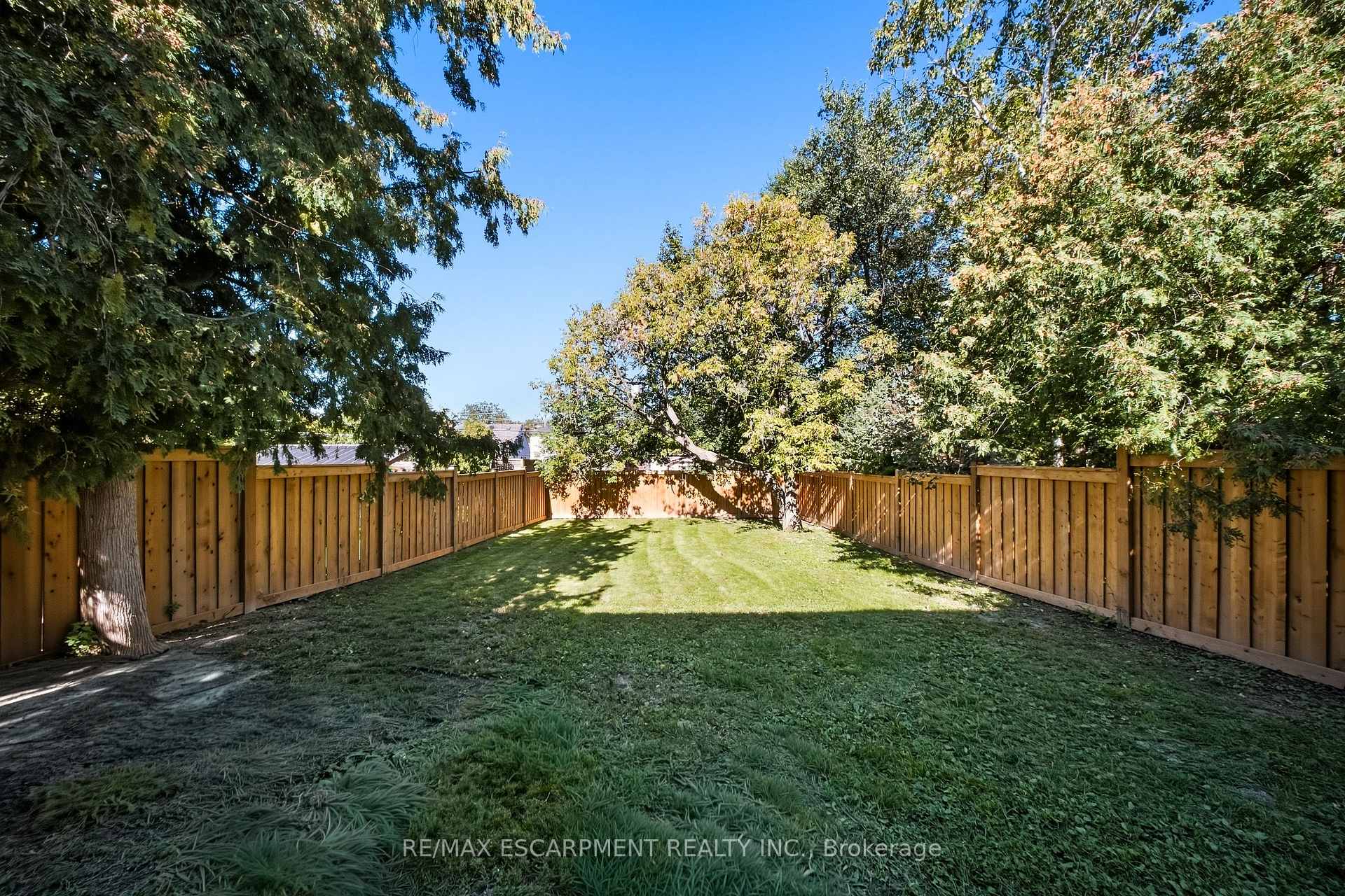Photo 43 of 14 Kentroyal Drive, Etobicoke, Edenbridge-Humber Valley — HOMEH