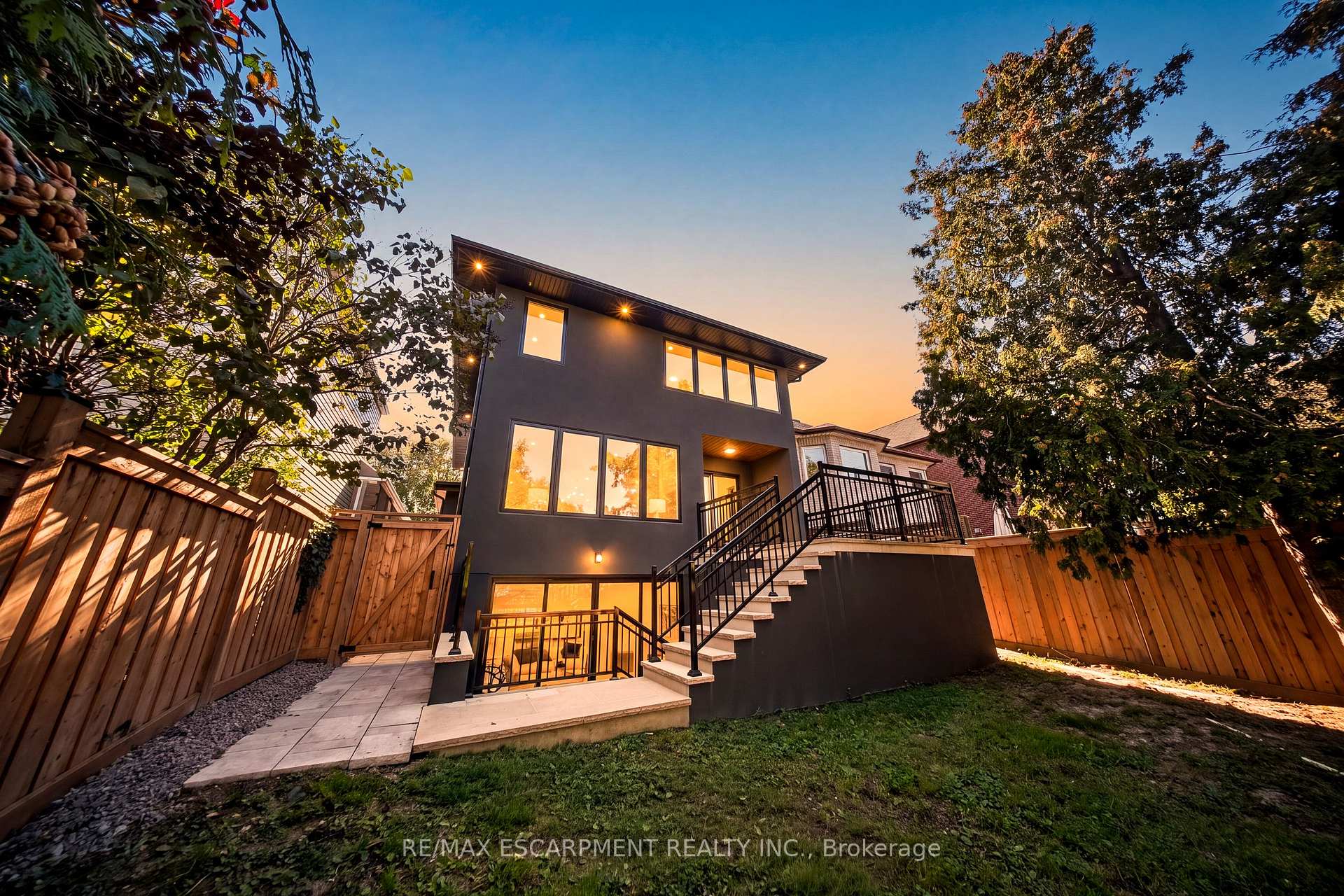 Photo 45 of 14 Kentroyal Drive, Etobicoke, Edenbridge-Humber Valley — HOMEH