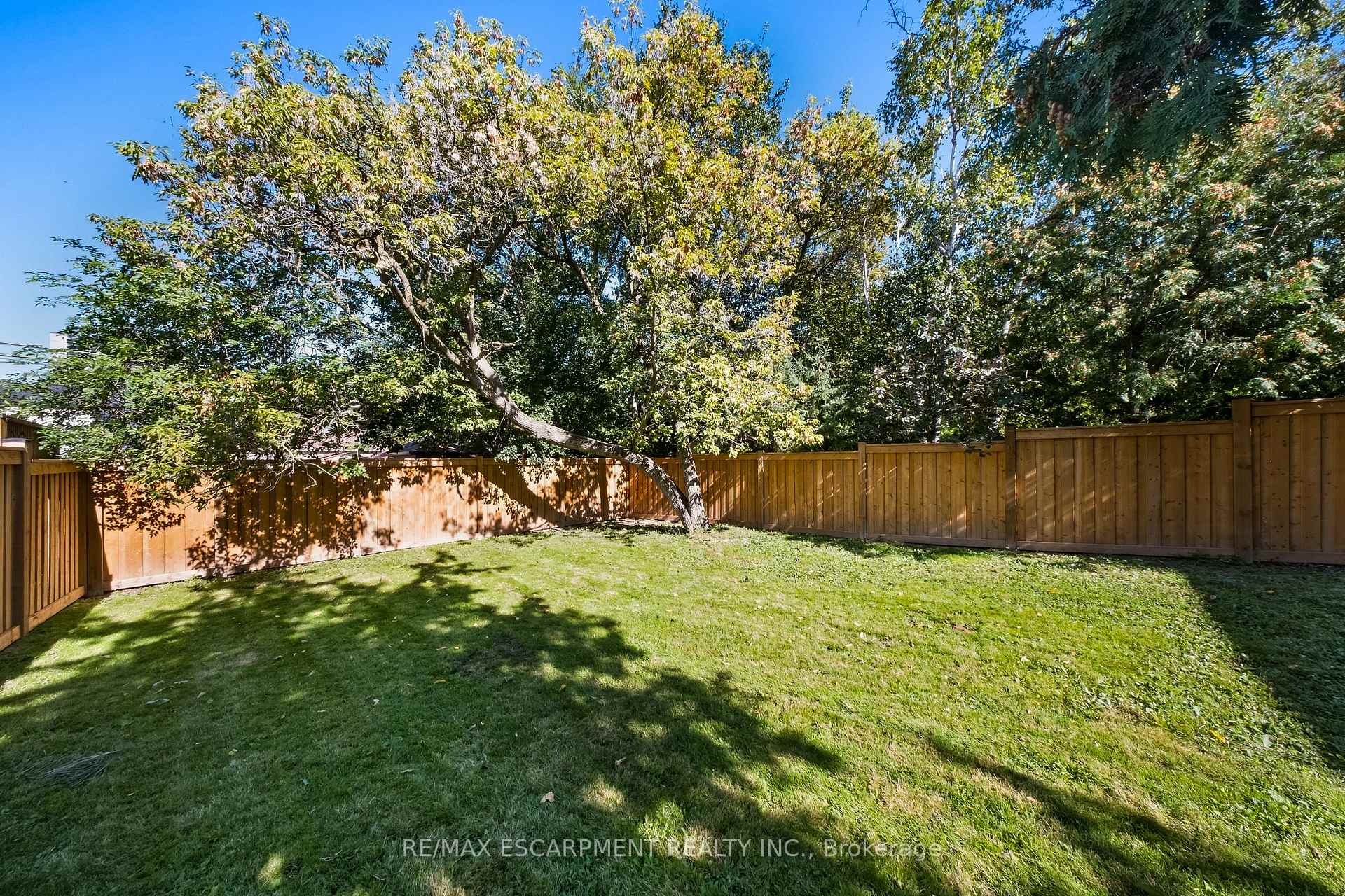 Photo 46 of 14 Kentroyal Drive, Etobicoke, Edenbridge-Humber Valley — HOMEH