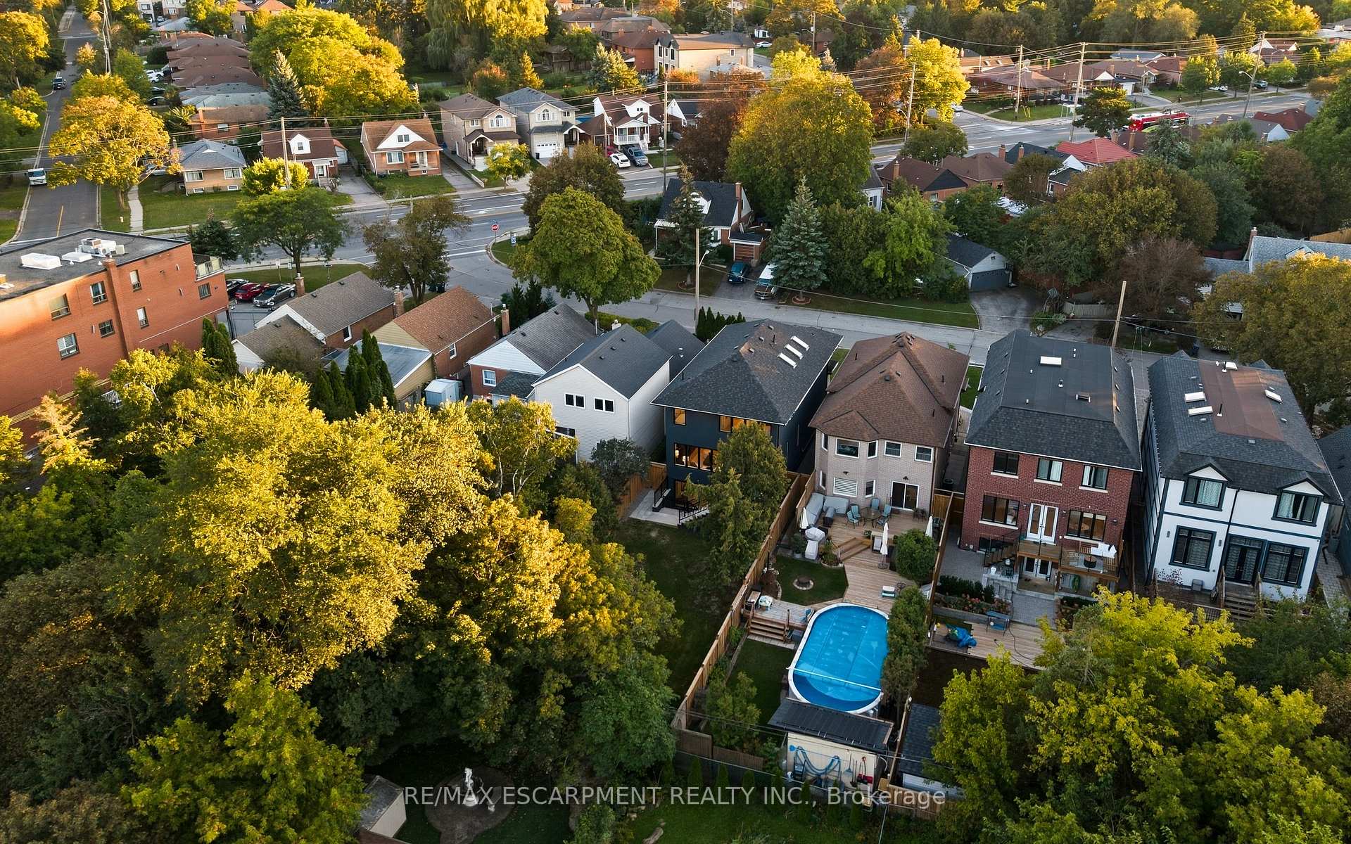 Photo 48 of 14 Kentroyal Drive, Etobicoke, Edenbridge-Humber Valley — HOMEH