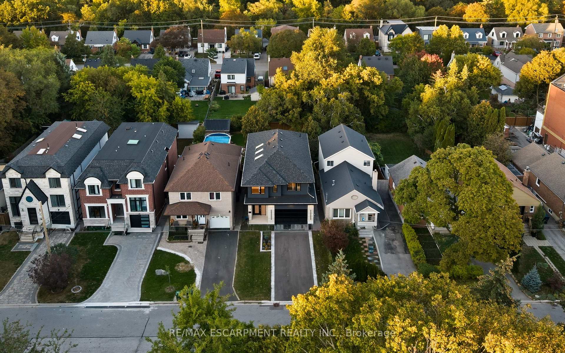 Photo 49 of 14 Kentroyal Drive, Etobicoke, Edenbridge-Humber Valley — HOMEH