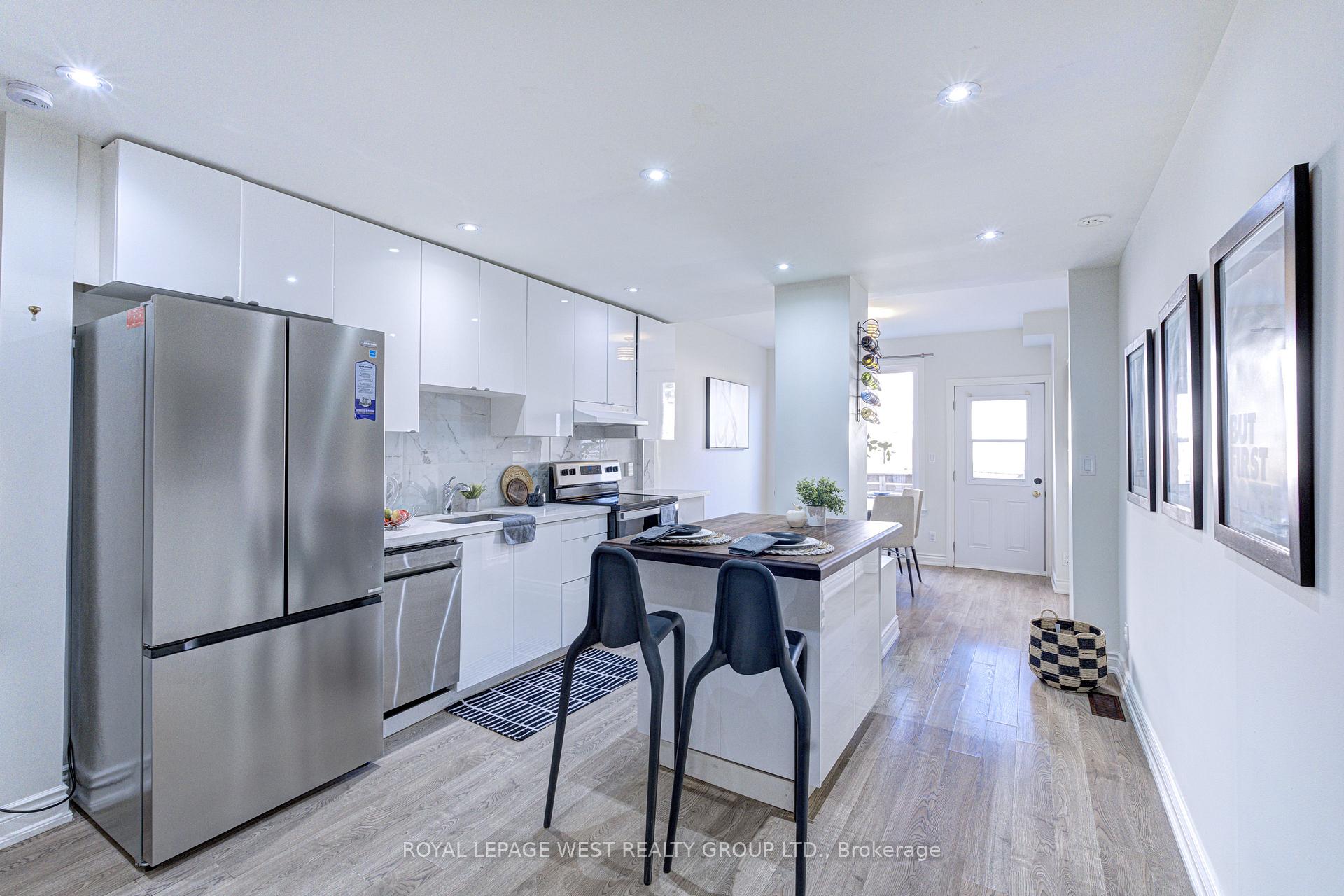 Photo 5 of 44 Fisher Street, Toronto, Little Portugal — HOMEH