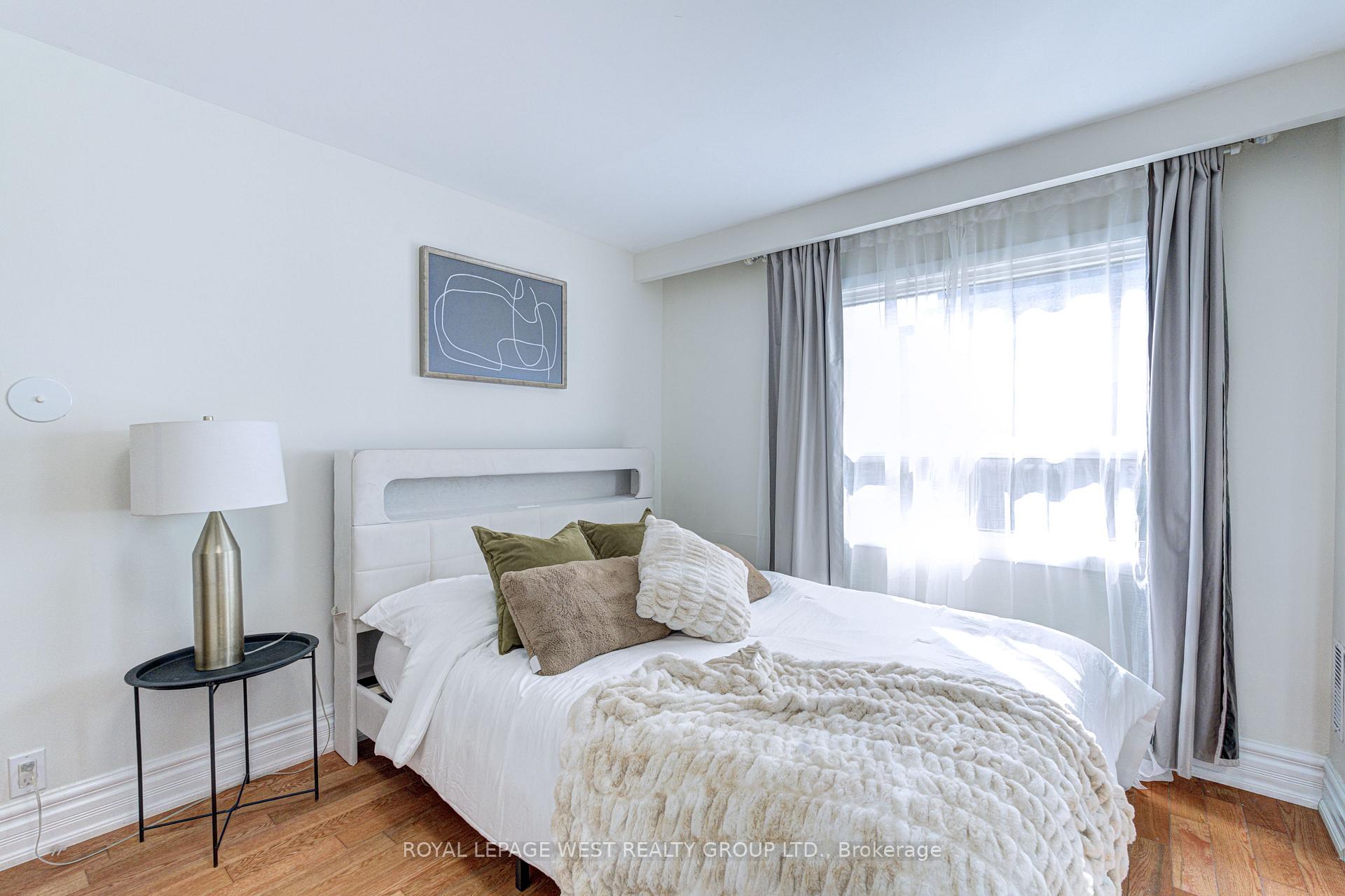 Photo 9 of 44 Fisher Street, Toronto, Little Portugal — HOMEH