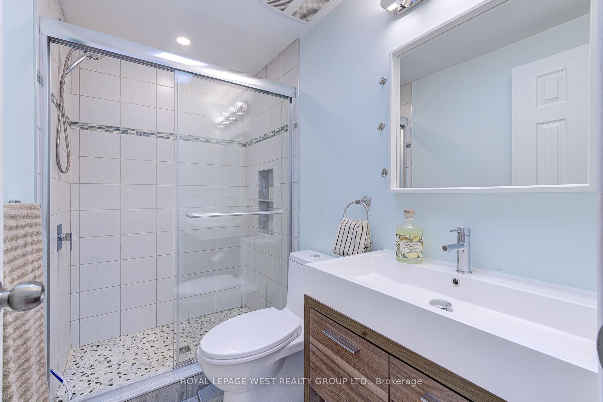 Photo 10 of 44 Fisher Street, Toronto, Little Portugal — HOMEH