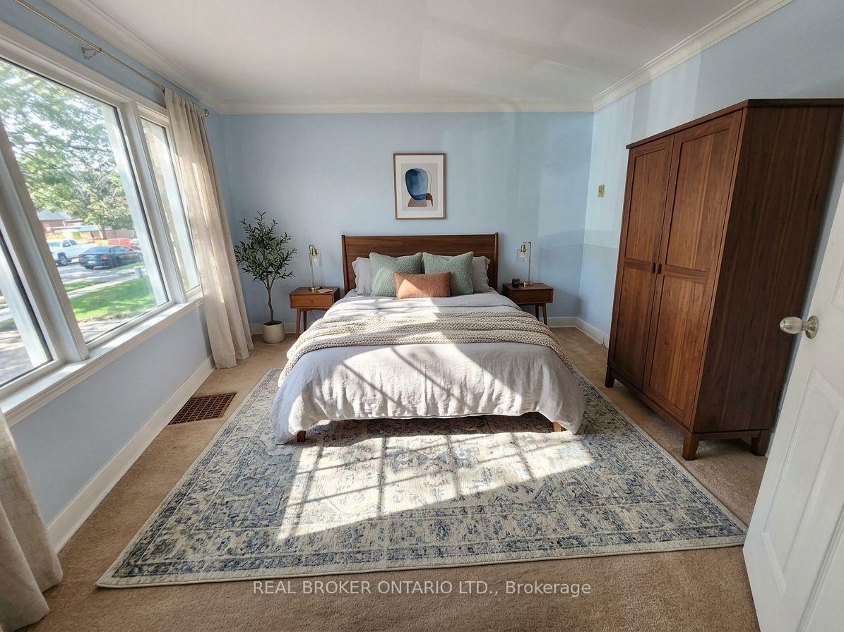 Photo 4 of 241 Aldercrest Road, Etobicoke, Alderwood — HOMEH