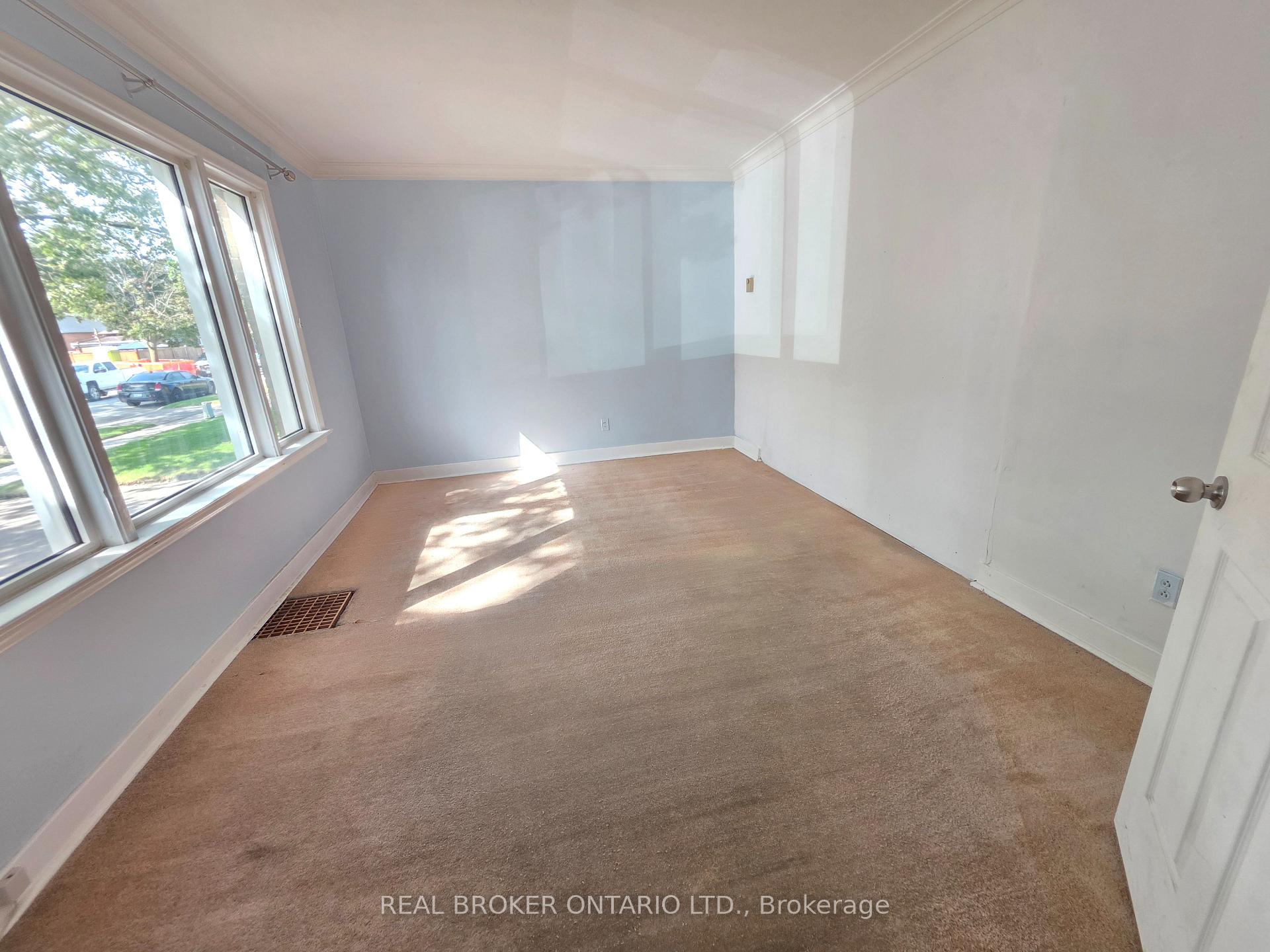 Photo 5 of 241 Aldercrest Road, Etobicoke, Alderwood — HOMEH