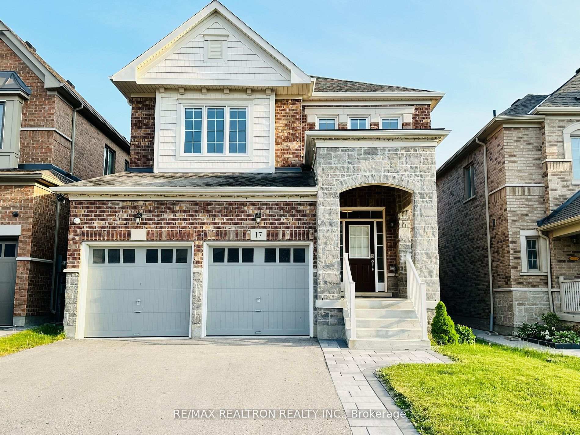 Photo 1 of 17 Larkfield Crescent, East Gwillimbury, Sharon — HOMEH
