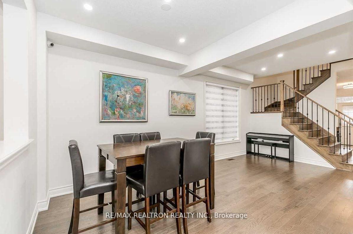 Photo 7 of 17 Larkfield Crescent, East Gwillimbury, Sharon — HOMEH