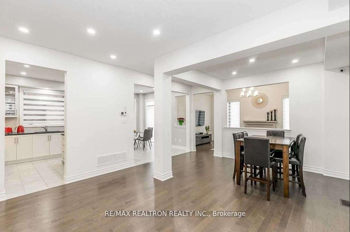 Photo 8 of 17 Larkfield Crescent, East Gwillimbury, Sharon — HOMEH