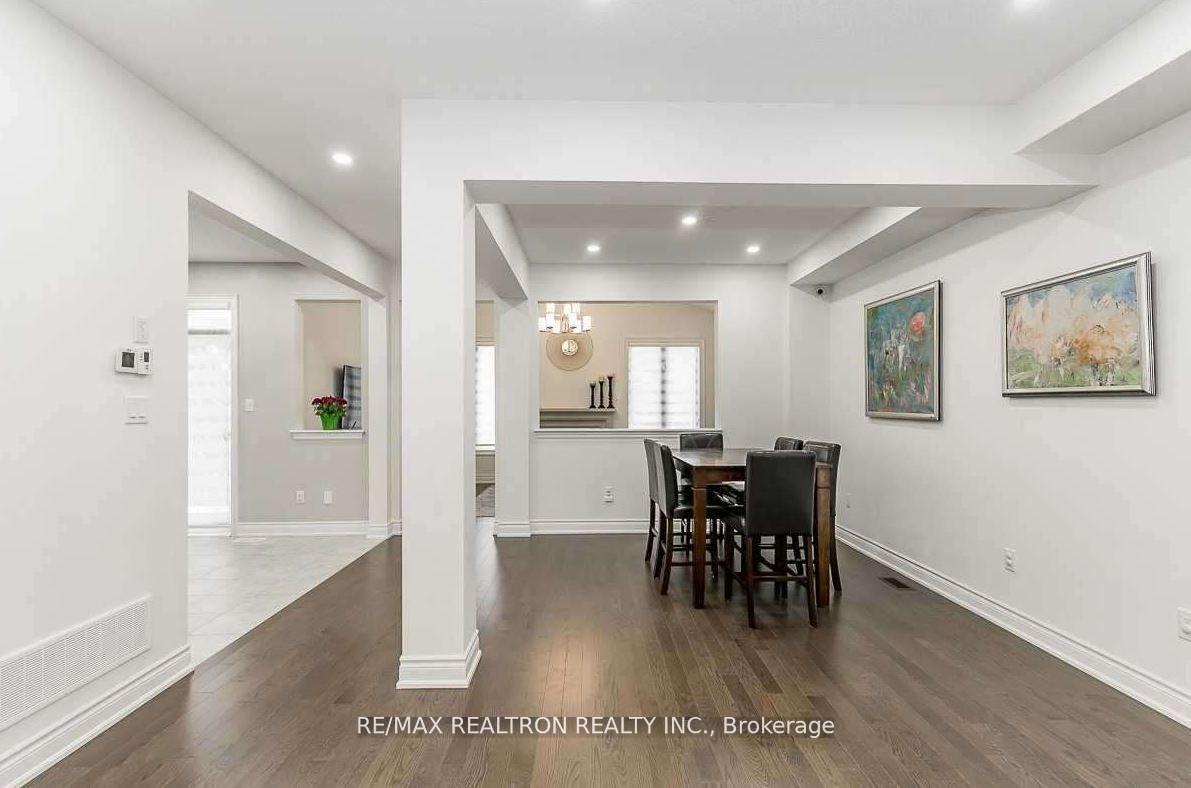 Photo 9 of 17 Larkfield Crescent, East Gwillimbury, Sharon — HOMEH