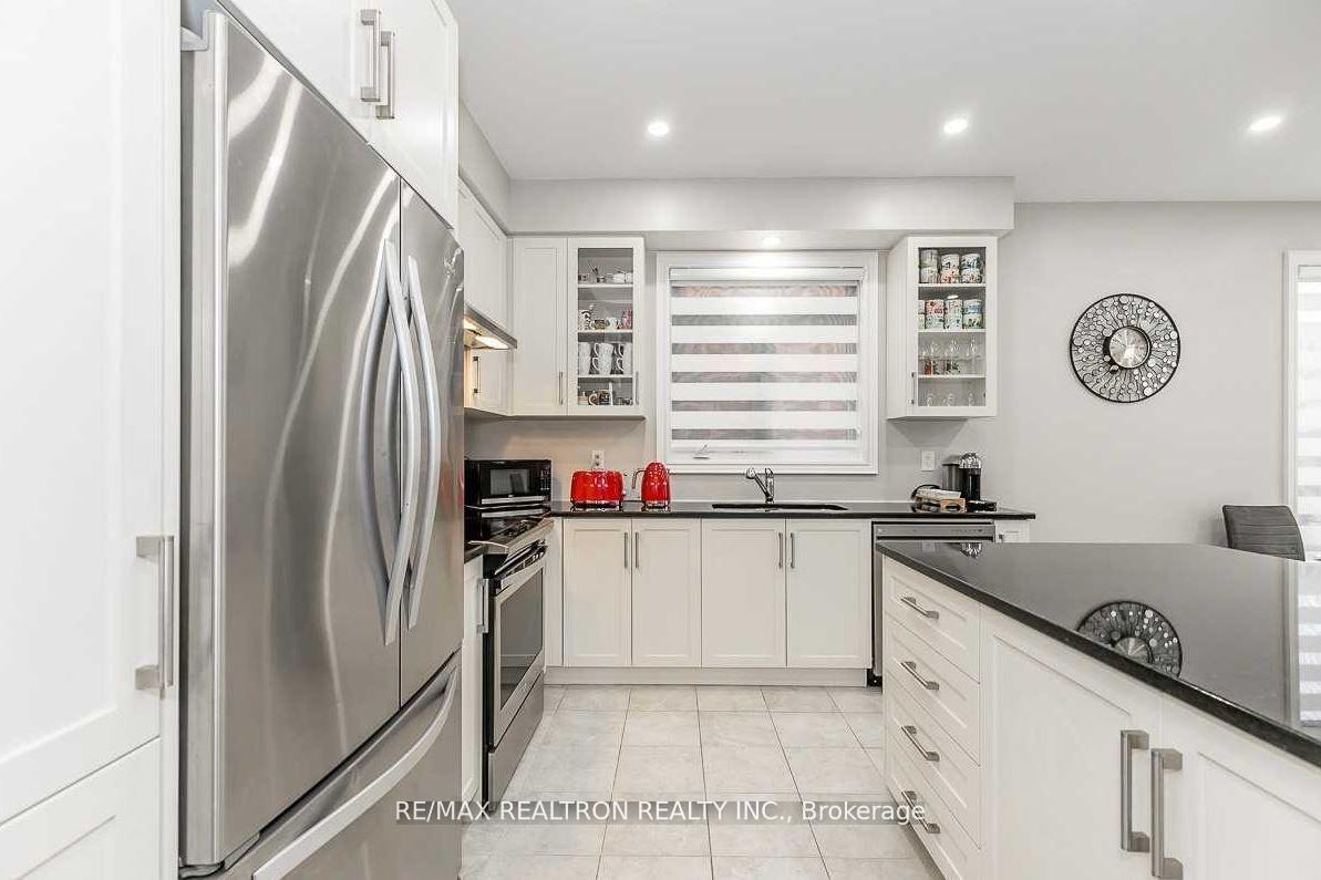 Photo 15 of 17 Larkfield Crescent, East Gwillimbury, Sharon — HOMEH