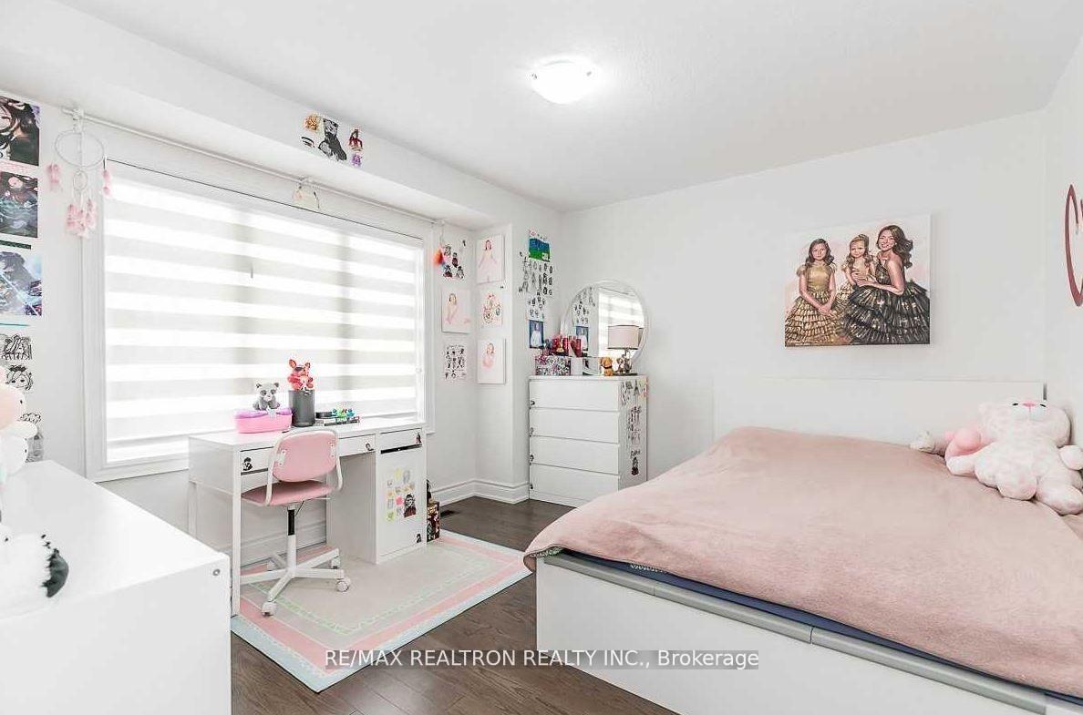 Photo 25 of 17 Larkfield Crescent, East Gwillimbury, Sharon — HOMEH