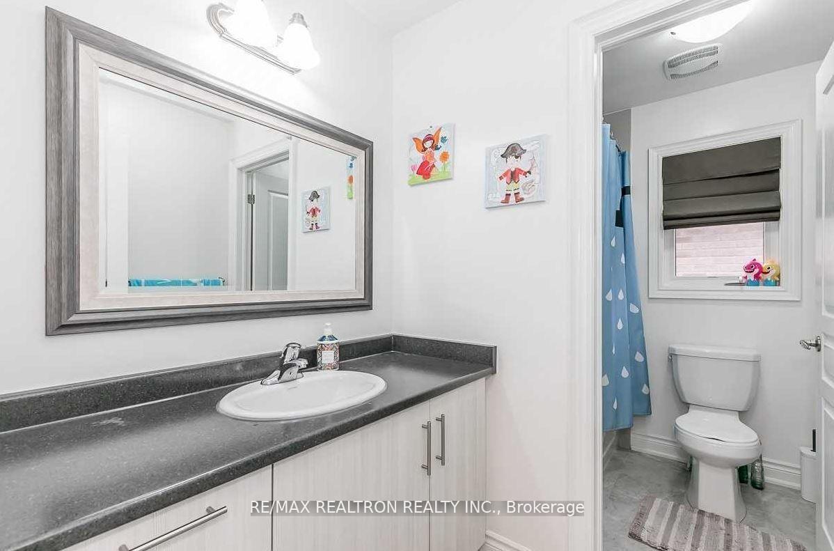 Photo 30 of 17 Larkfield Crescent, East Gwillimbury, Sharon — HOMEH
