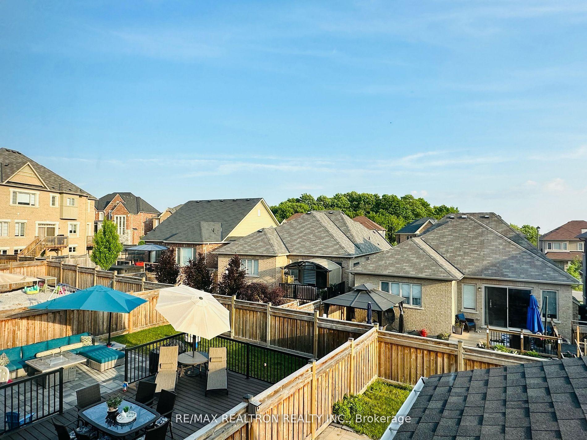 Photo 31 of 17 Larkfield Crescent, East Gwillimbury, Sharon — HOMEH
