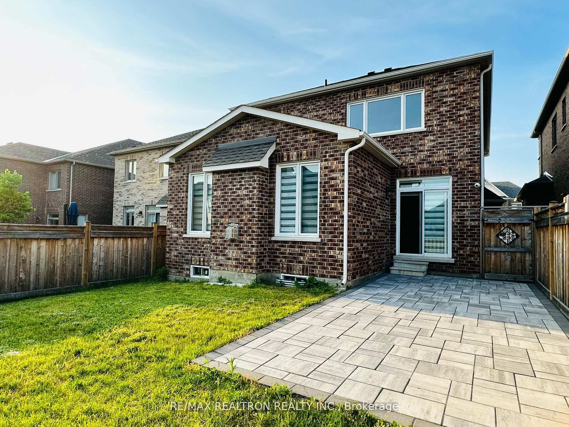 Photo 32 of 17 Larkfield Crescent, East Gwillimbury, Sharon — HOMEH