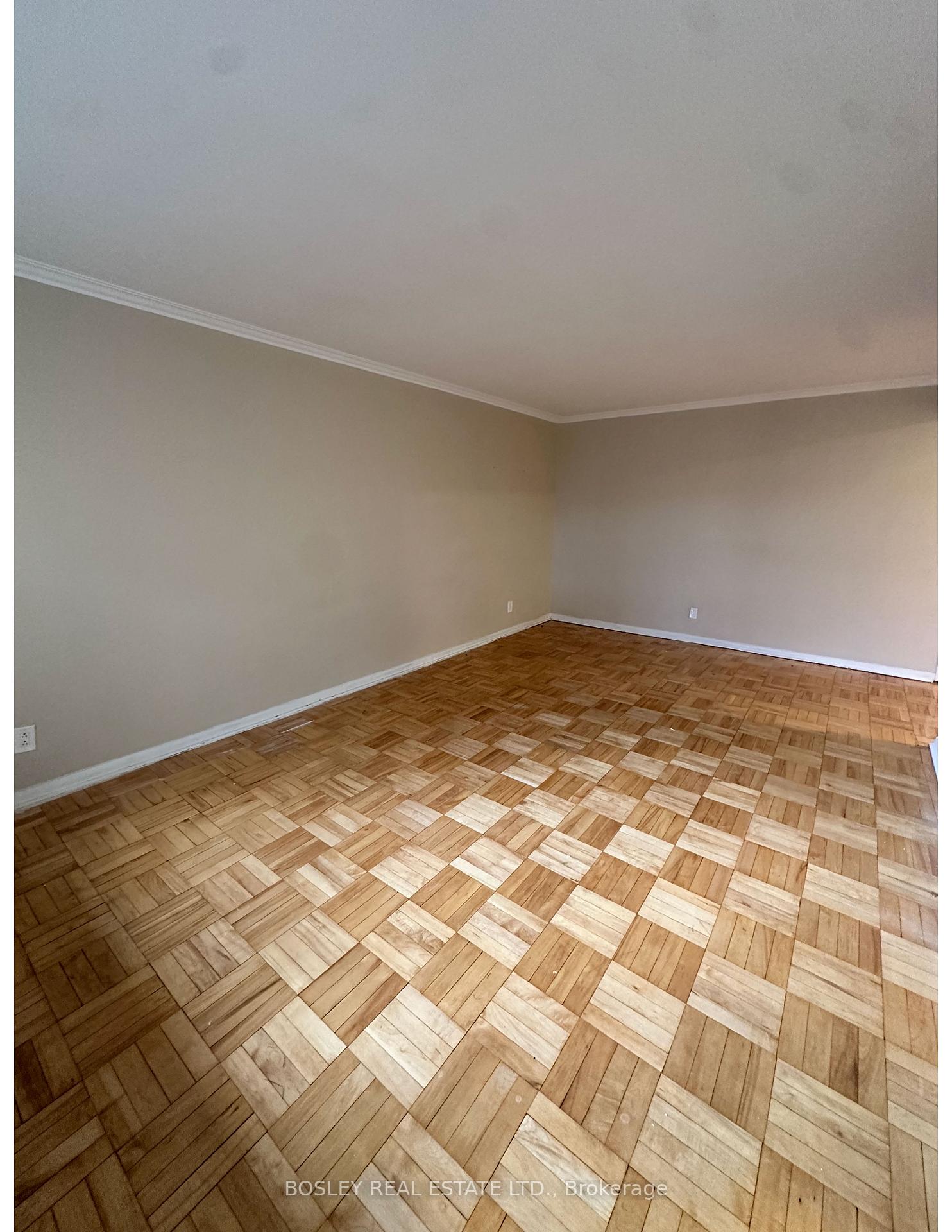 Photo 3 of Unit 210, 970 Eglinton Avenue E, Toronto, Leaside — HOMEH