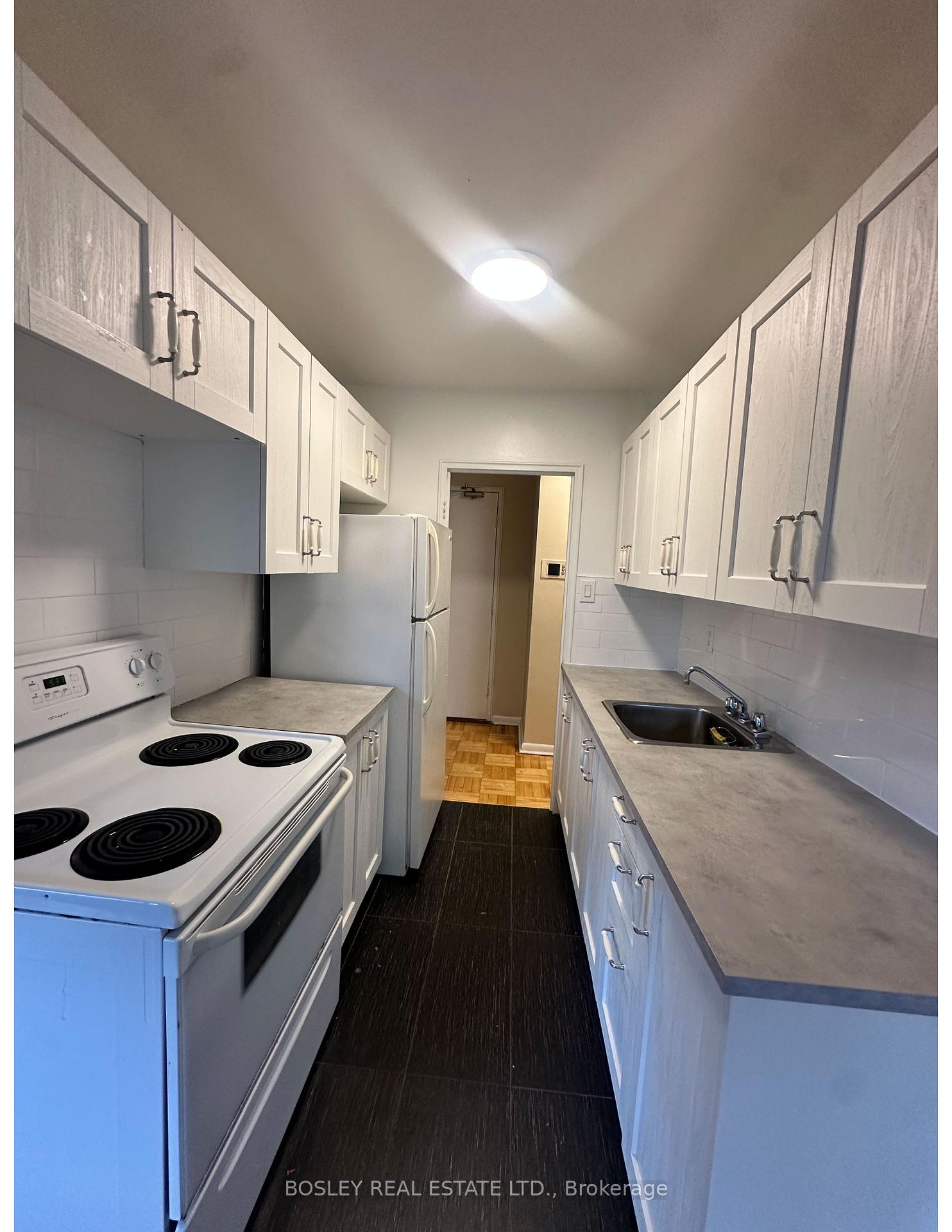 Photo 4 of Unit 210, 970 Eglinton Avenue E, Toronto, Leaside — HOMEH