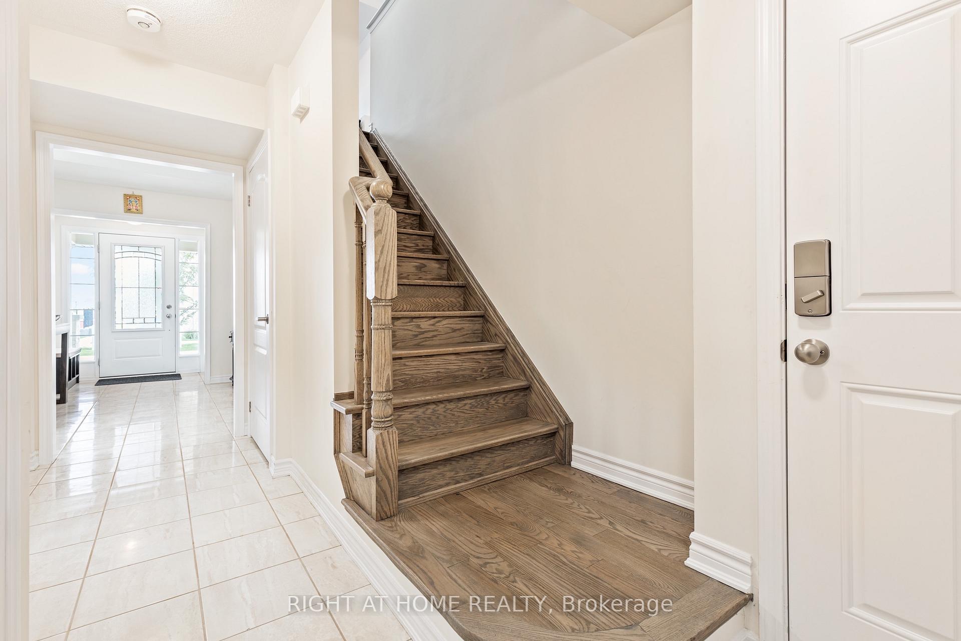 Photo 3 of 2493 Fall Harvest Crescent, Pickering, Rural Pickering — HOMEH