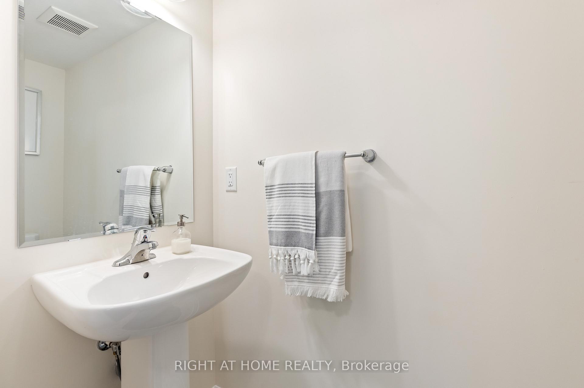 Photo 11 of 2493 Fall Harvest Crescent, Pickering, Rural Pickering — HOMEH
