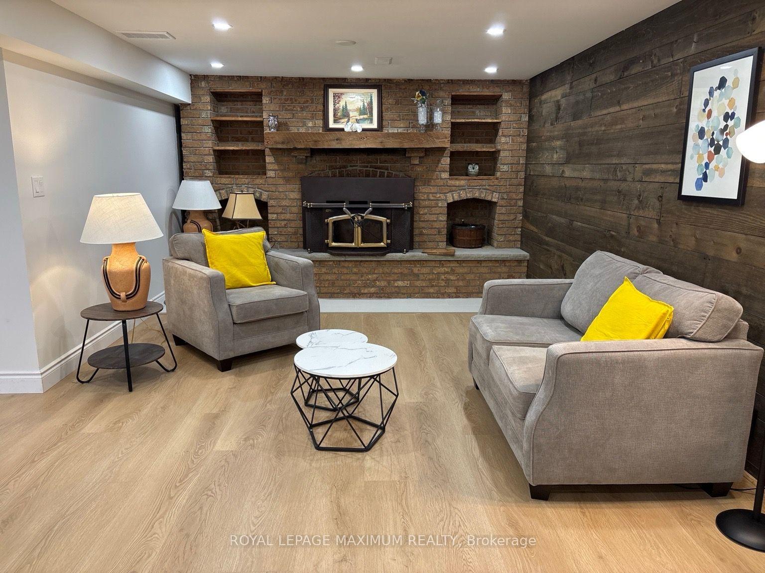 Photo 4 of 18 Richland Crescent, Etobicoke, Eringate-Centennial-West Deane — HOMEH